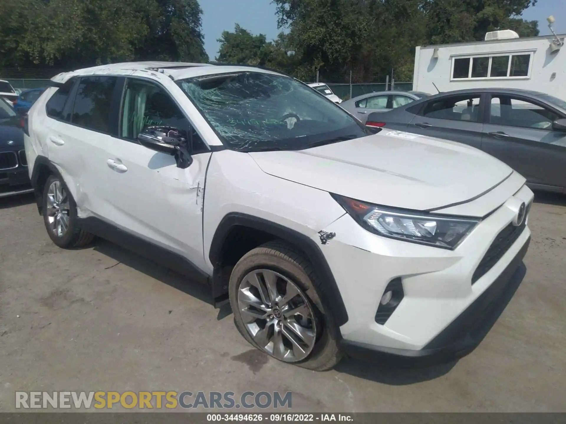 1 Photograph of a damaged car 2T3A1RFV8MW211909 TOYOTA RAV4 2021