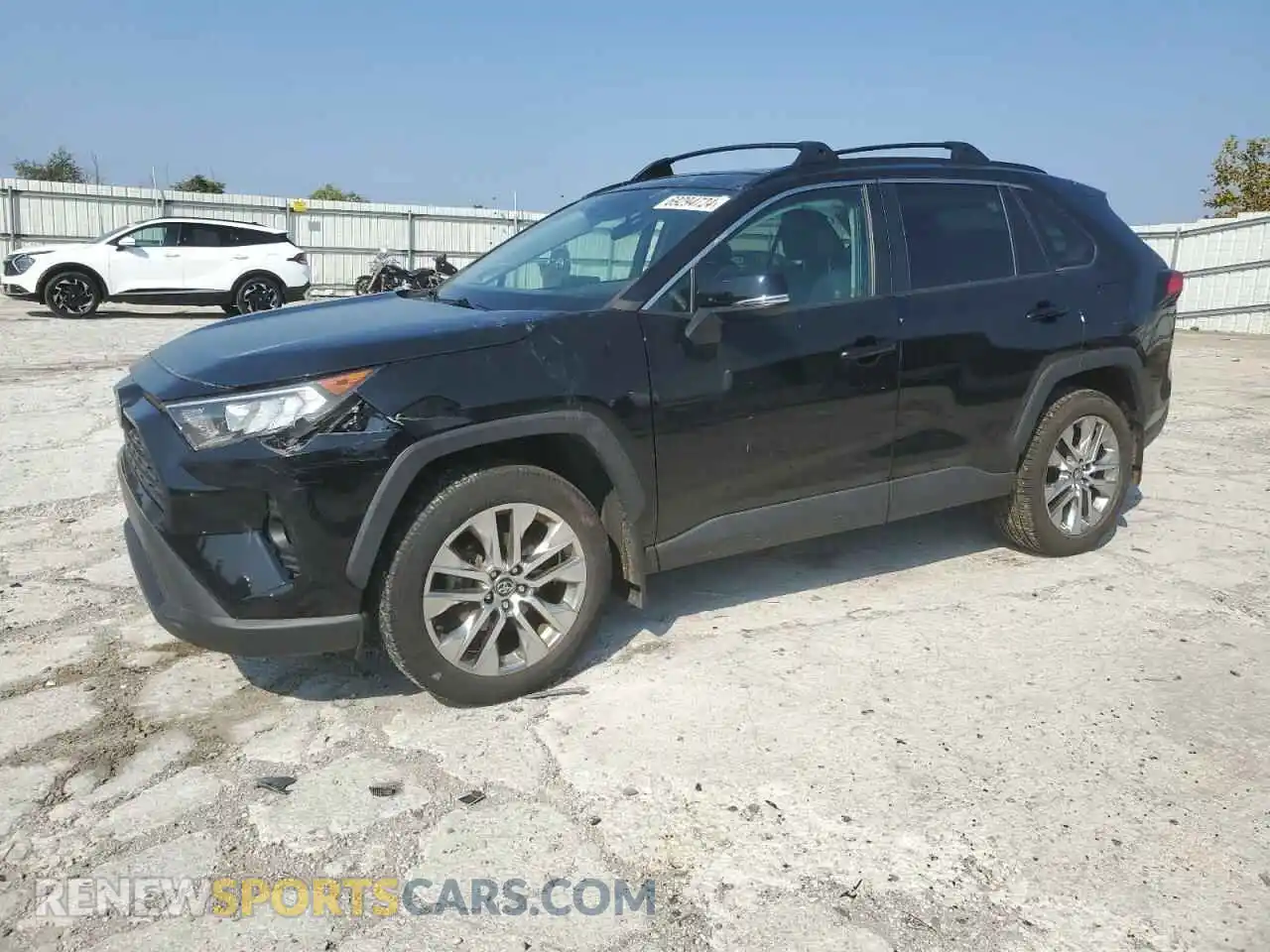 1 Photograph of a damaged car 2T3A1RFV9MC156372 TOYOTA RAV4 2021