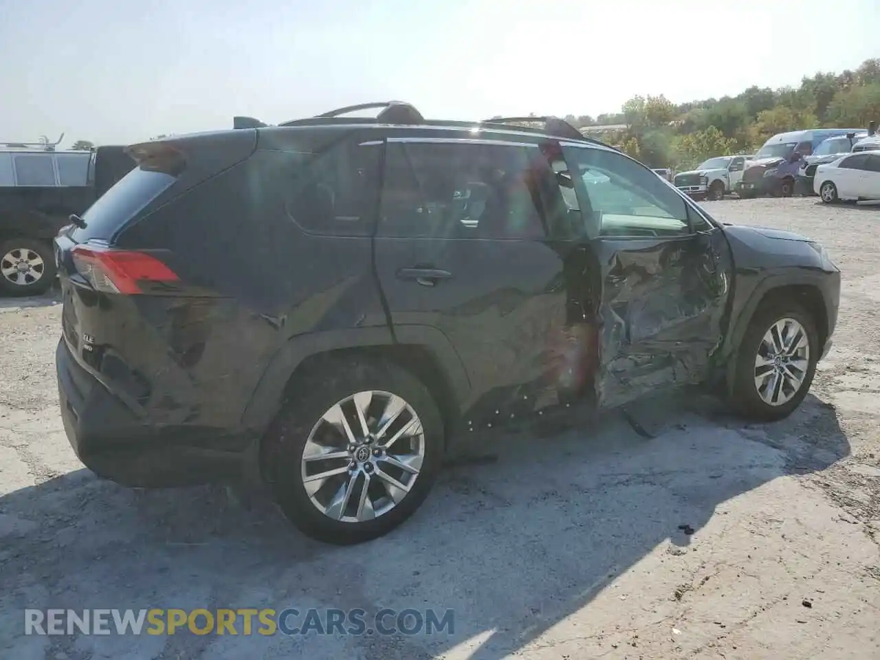 3 Photograph of a damaged car 2T3A1RFV9MC156372 TOYOTA RAV4 2021