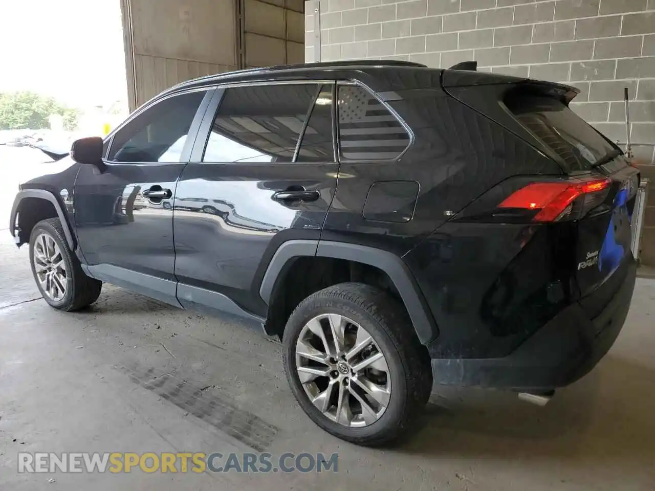 2 Photograph of a damaged car 2T3A1RFV9MC162608 TOYOTA RAV4 2021