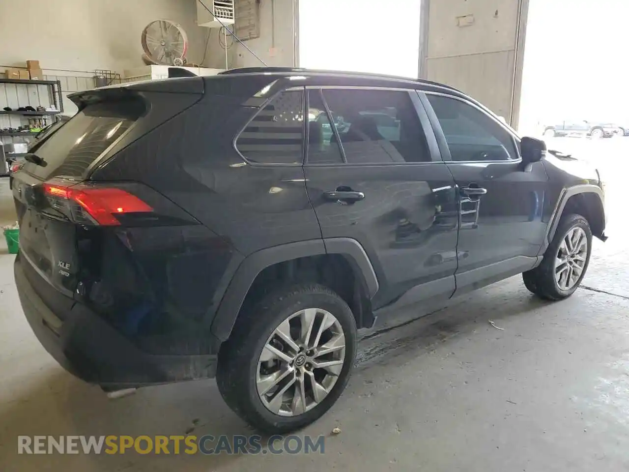 3 Photograph of a damaged car 2T3A1RFV9MC162608 TOYOTA RAV4 2021