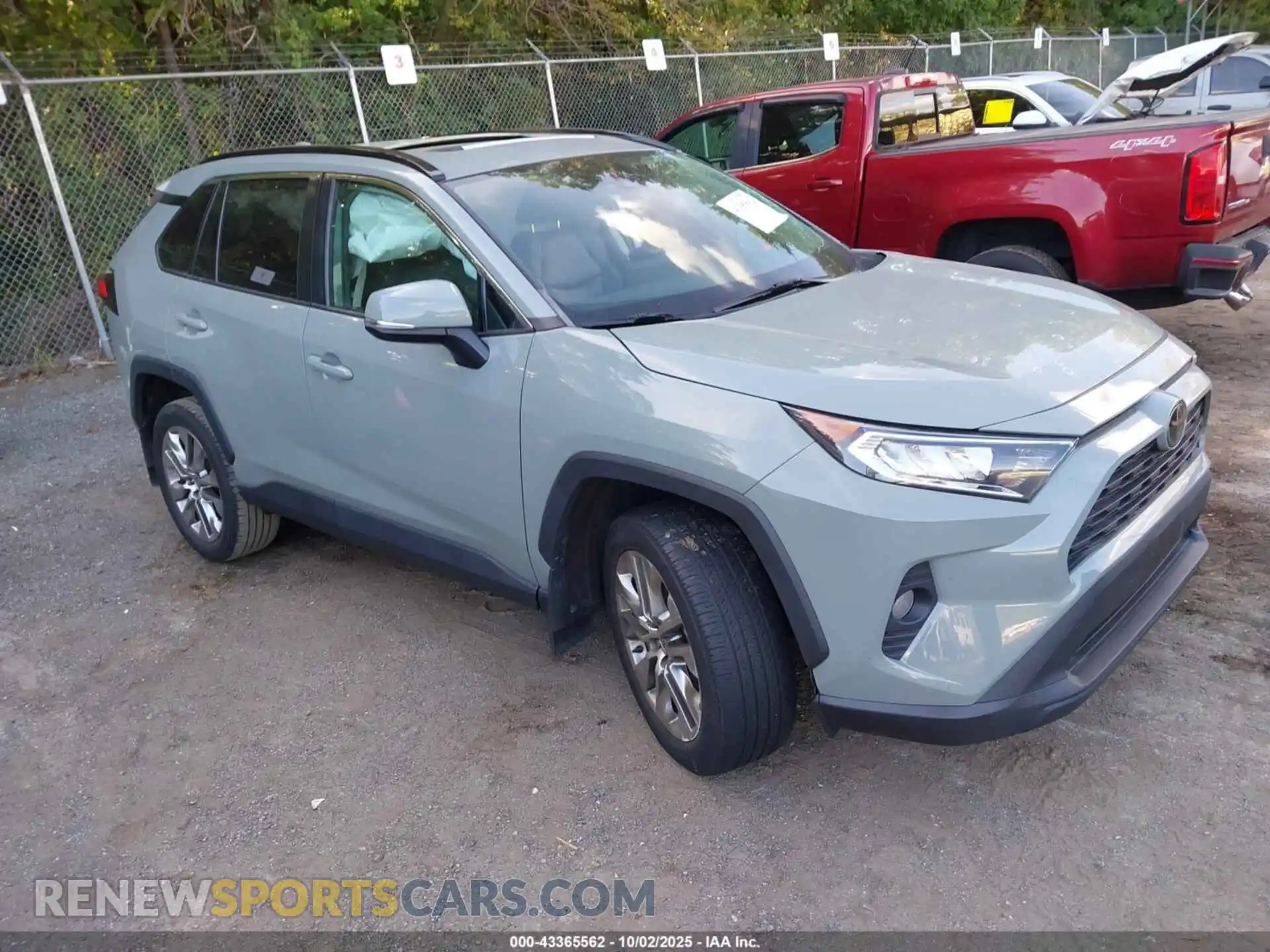 1 Photograph of a damaged car 2T3A1RFV9MW204631 TOYOTA RAV4 2021