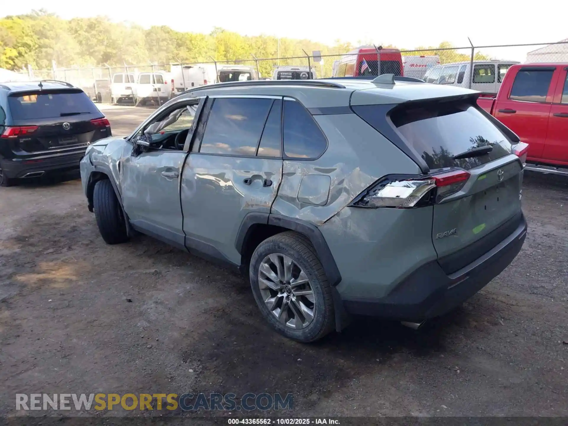 3 Photograph of a damaged car 2T3A1RFV9MW204631 TOYOTA RAV4 2021