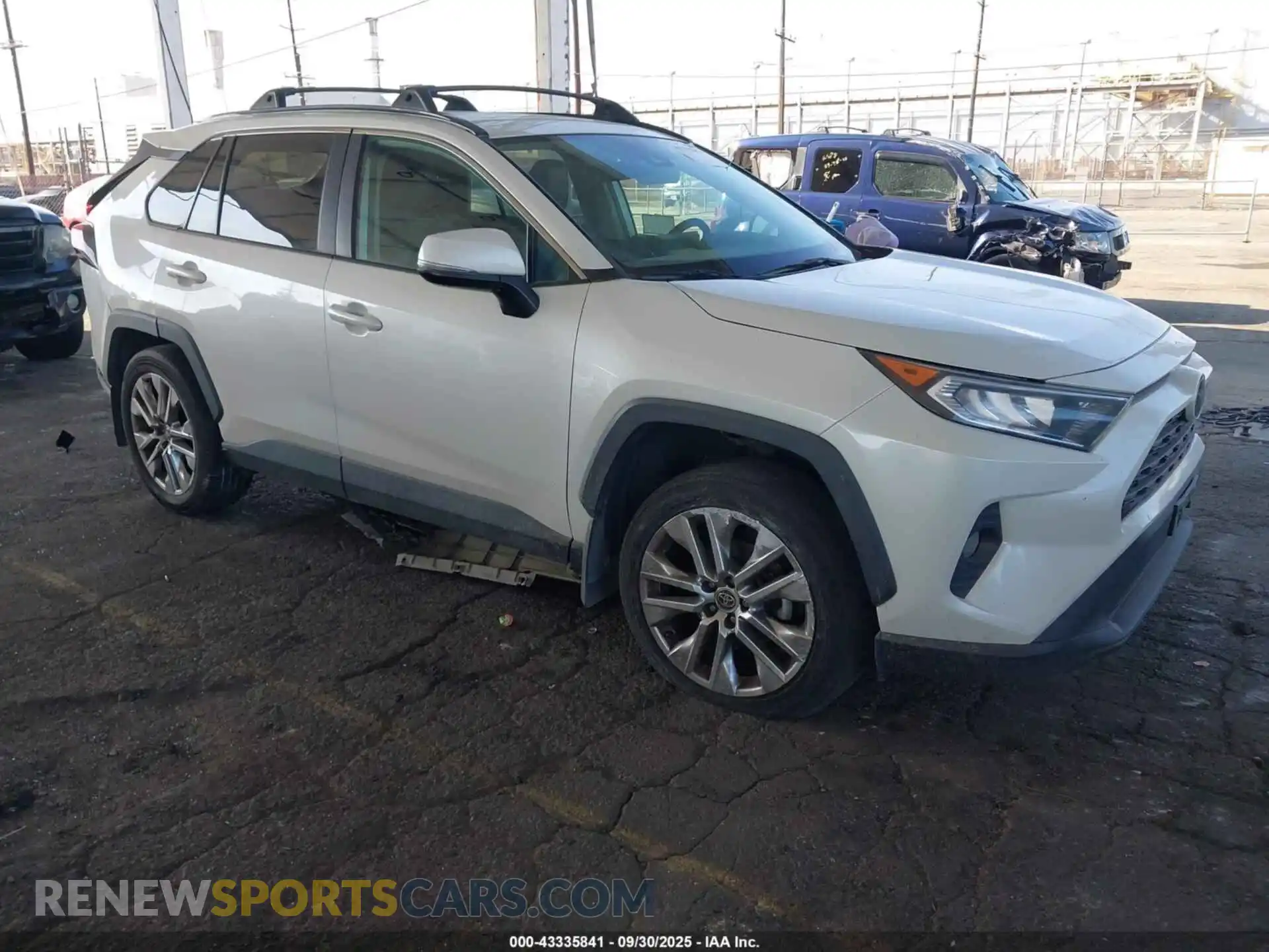 1 Photograph of a damaged car 2T3A1RFV9MW228587 TOYOTA RAV4 2021