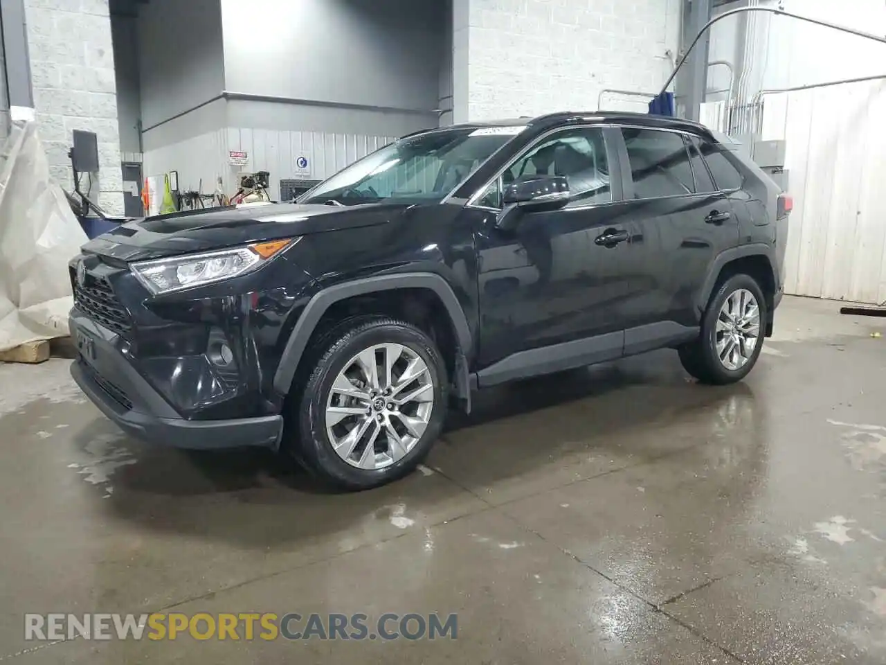 1 Photograph of a damaged car 2T3A1RFVXMC152735 TOYOTA RAV4 2021