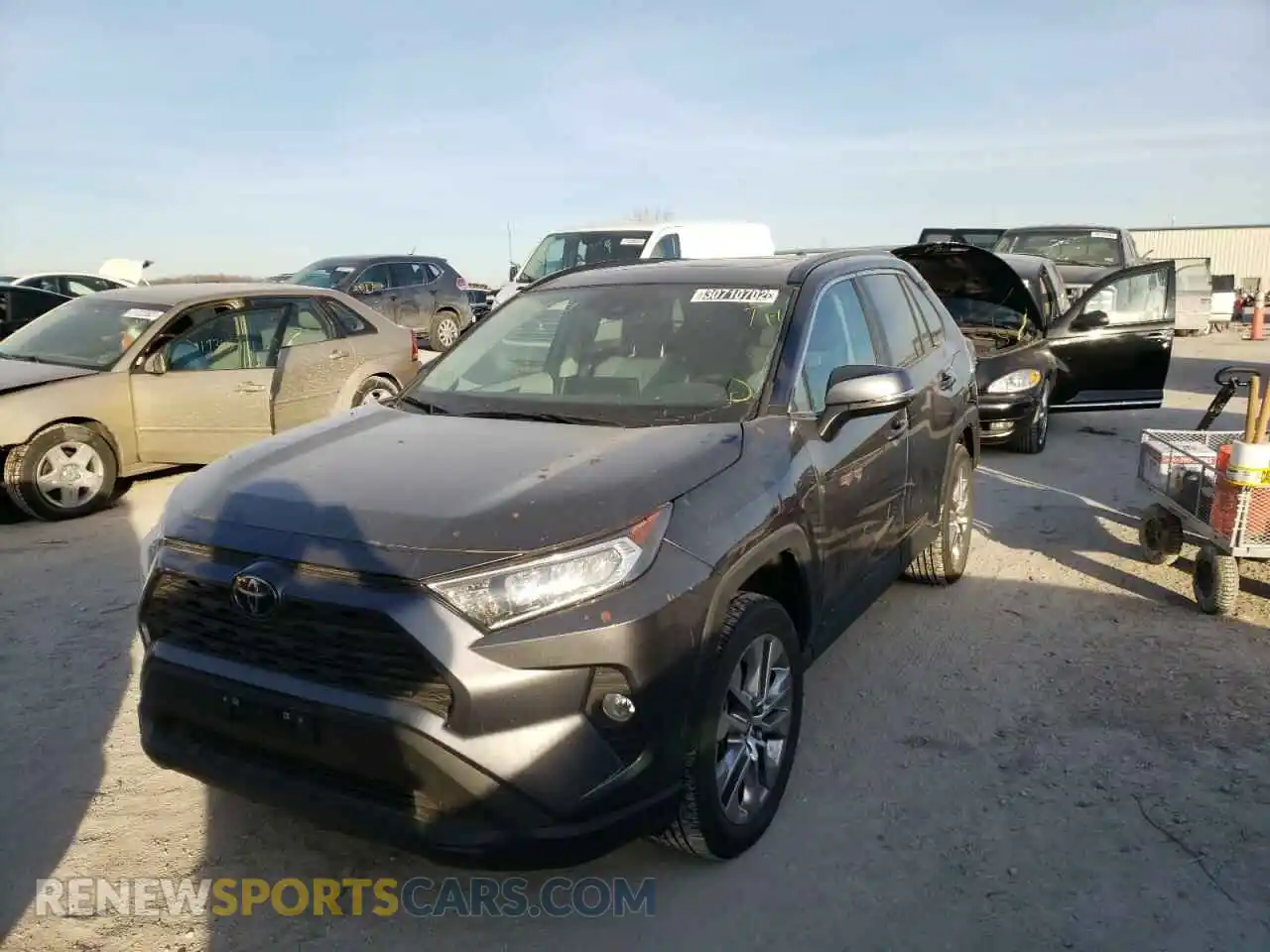 2 fotografías del automóvil dañado 2T3A1RFVXMC185704 TOYOTA RAV4 2021