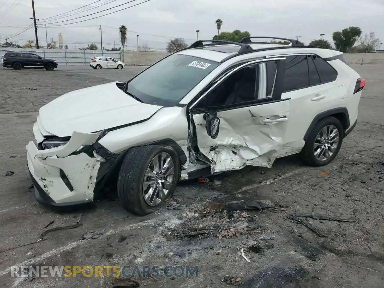 1 Photograph of a damaged car 2T3A1RFVXMW141359 TOYOTA RAV4 2021