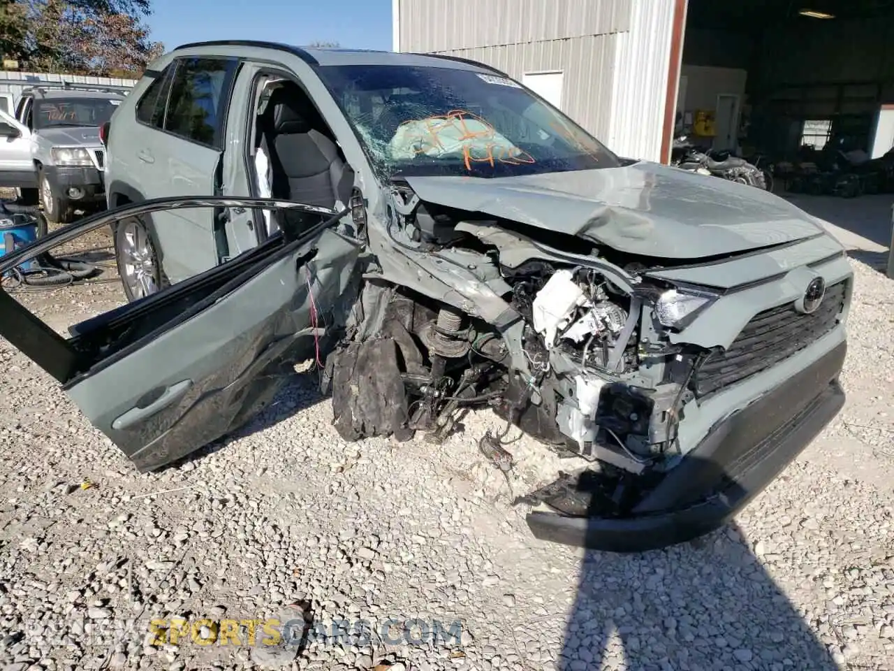 1 Photograph of a damaged car 2T3A1RFVXMW195390 TOYOTA RAV4 2021