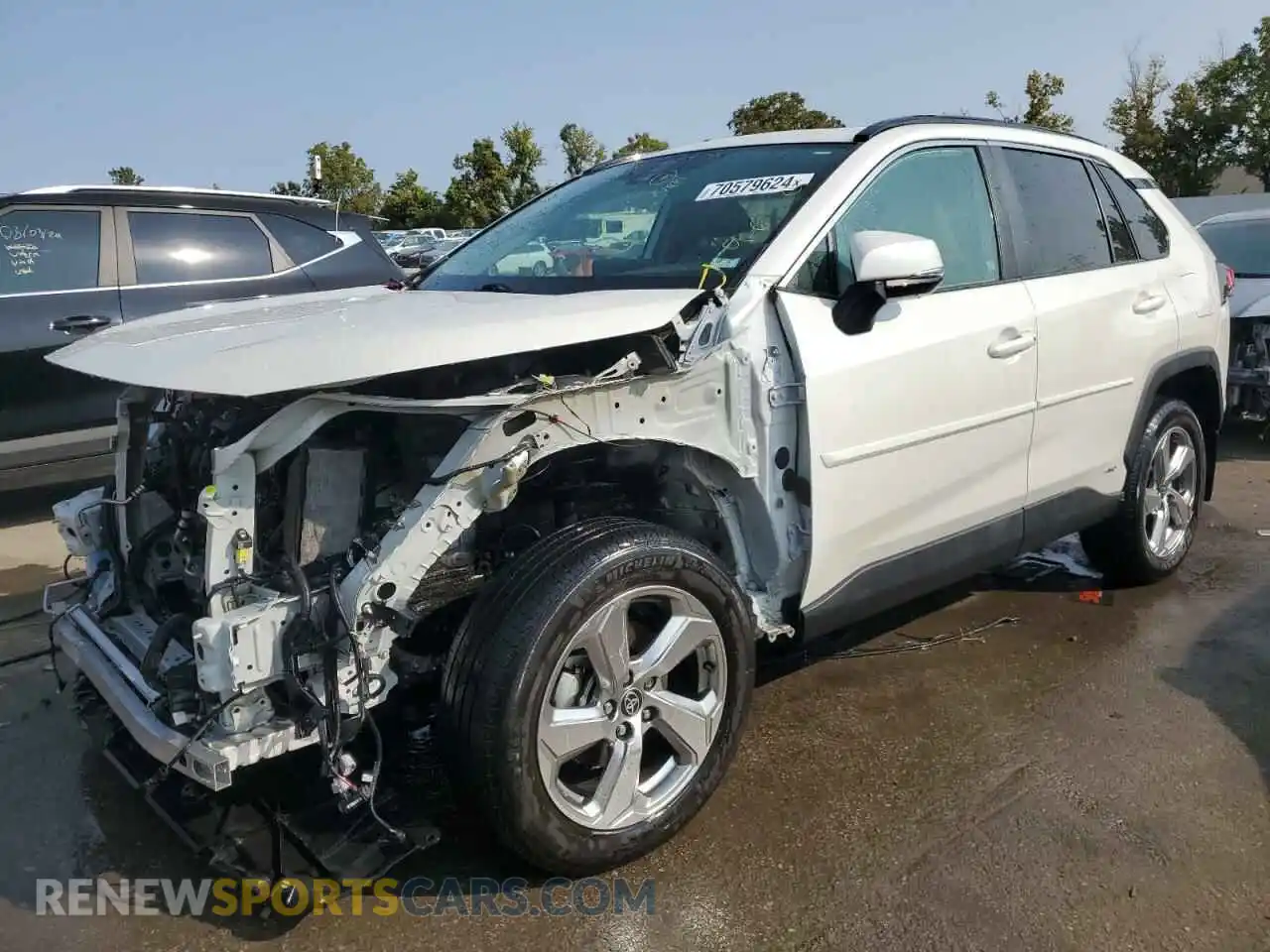 1 Photograph of a damaged car 2T3B6RFV5MW012113 TOYOTA RAV4 2021