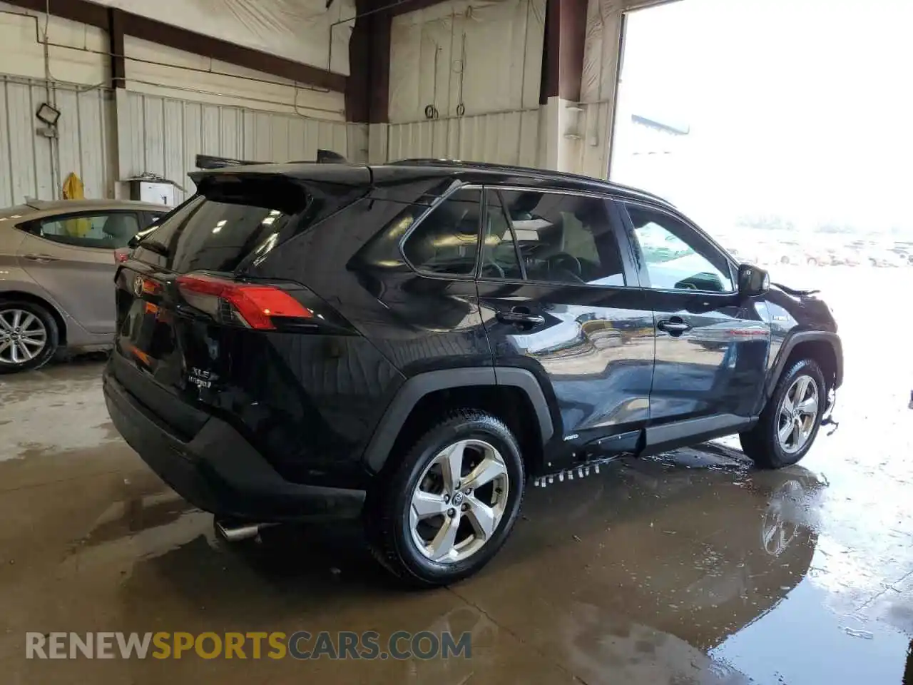 3 Photograph of a damaged car 2T3B6RFV8MW021713 TOYOTA RAV4 2021
