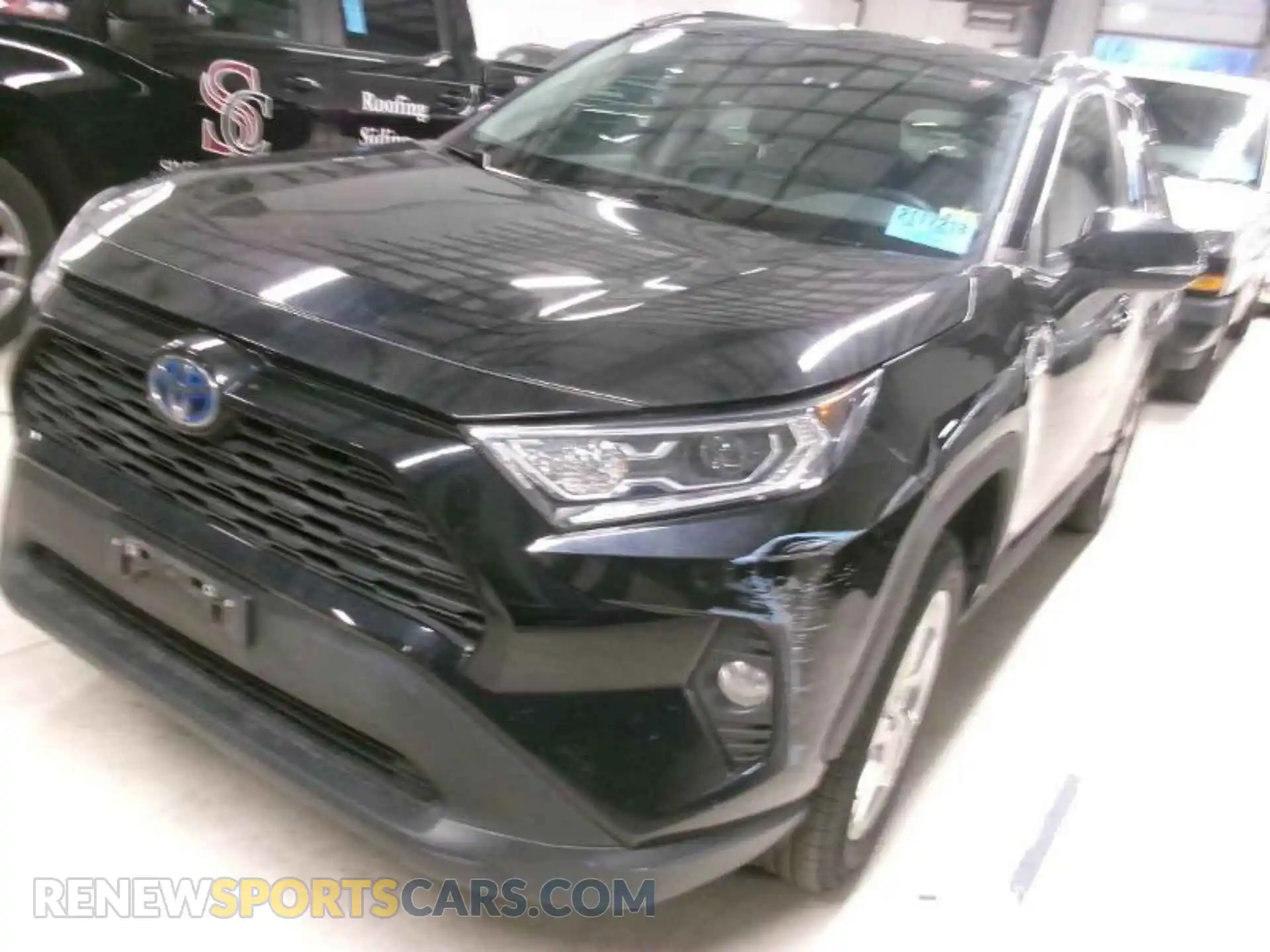 1 Photograph of a damaged car 2T3B6RFV9MW020232 TOYOTA RAV4 2021