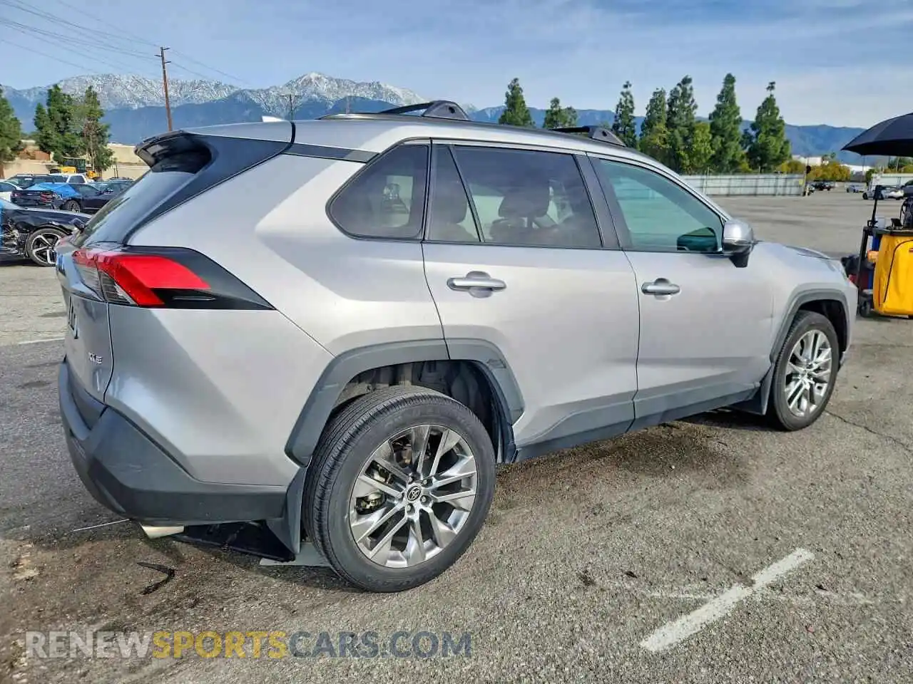 3 Фотография поврежденного автомобиля 2T3C1RFV0MC128792 TOYOTA RAV4 2021