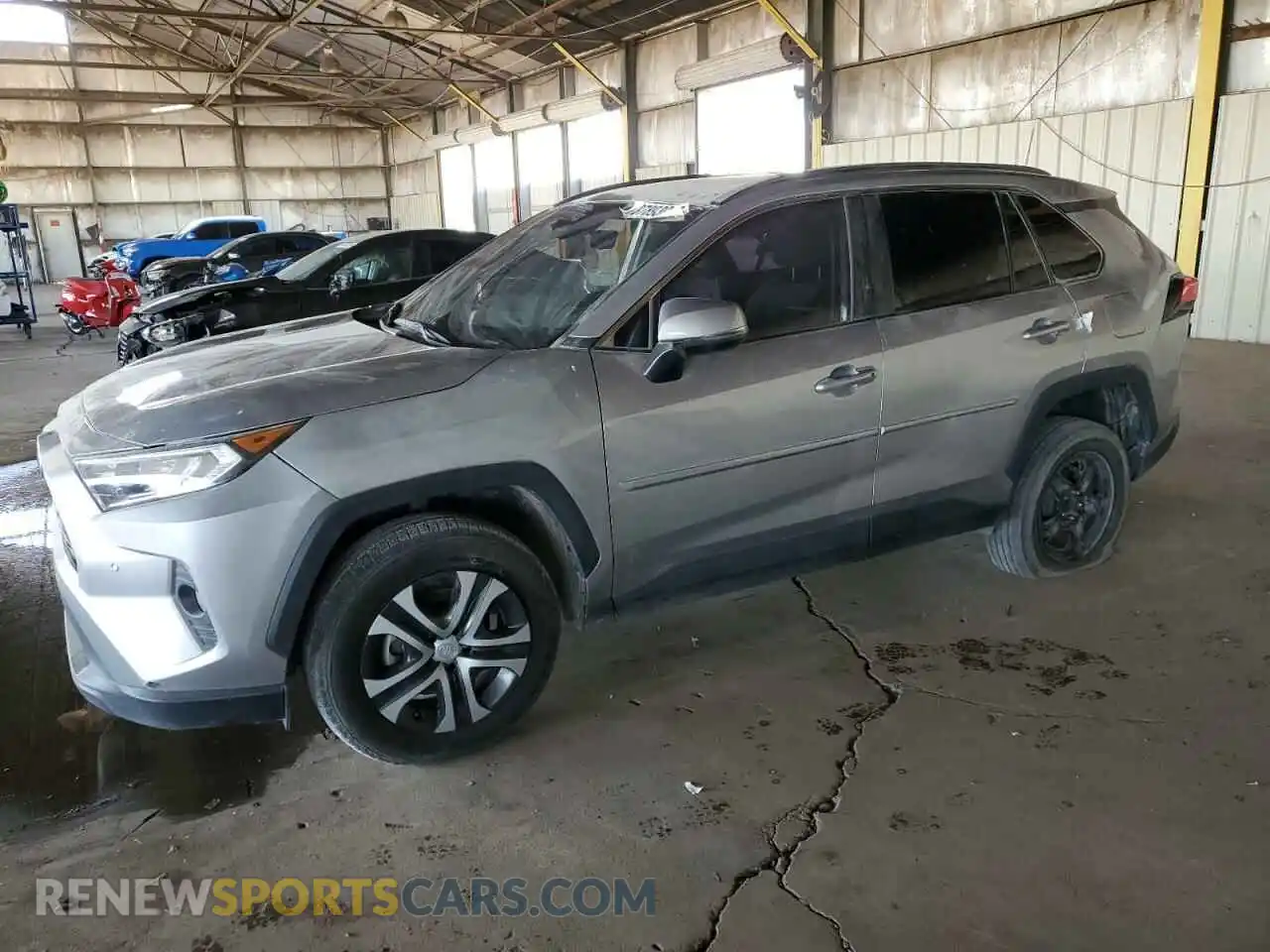 1 Photograph of a damaged car 2T3C1RFV0MC162375 TOYOTA RAV4 2021