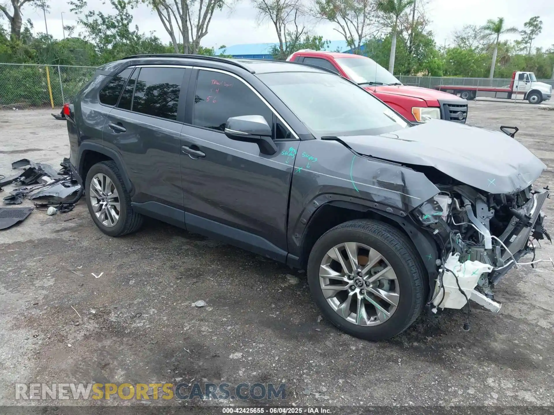 1 Photograph of a damaged car 2T3C1RFV0MC171416 TOYOTA RAV4 2021