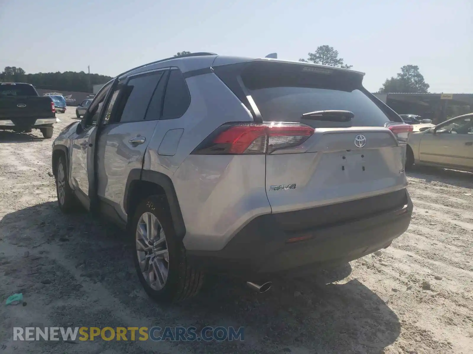 3 Photograph of a damaged car 2T3C1RFV0MW123963 TOYOTA RAV4 2021