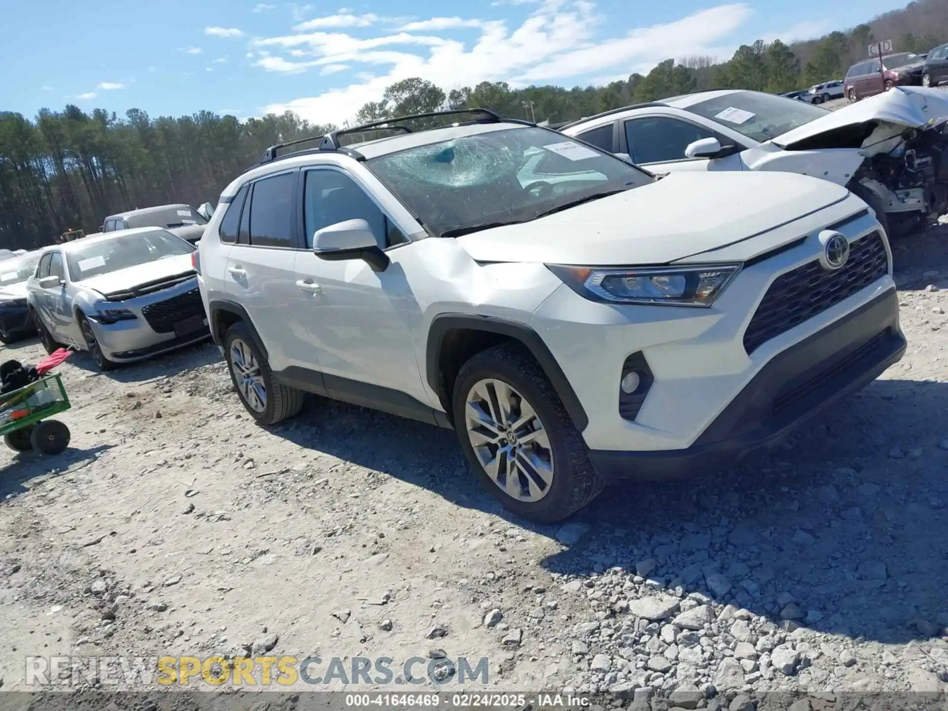 1 Photograph of a damaged car 2T3C1RFV0MW127432 TOYOTA RAV4 2021