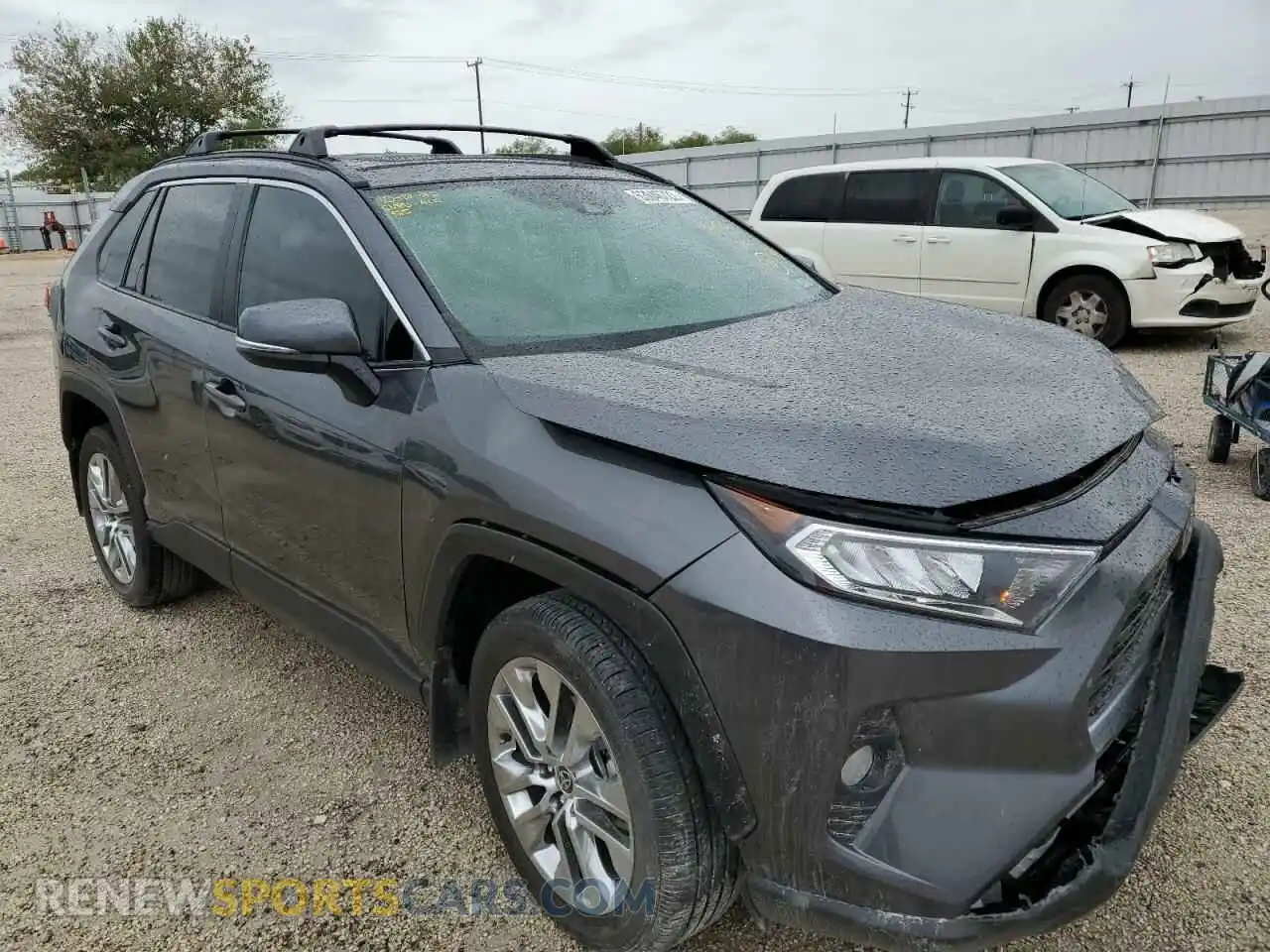 1 Photograph of a damaged car 2T3C1RFV1MC173014 TOYOTA RAV4 2021