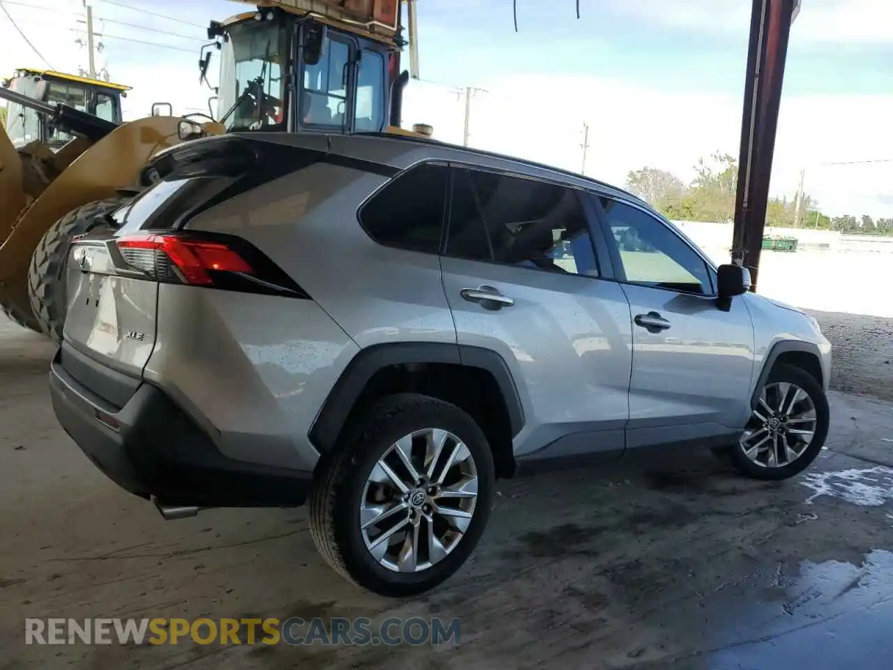 3 Photograph of a damaged car 2T3C1RFV2MC115915 TOYOTA RAV4 2021