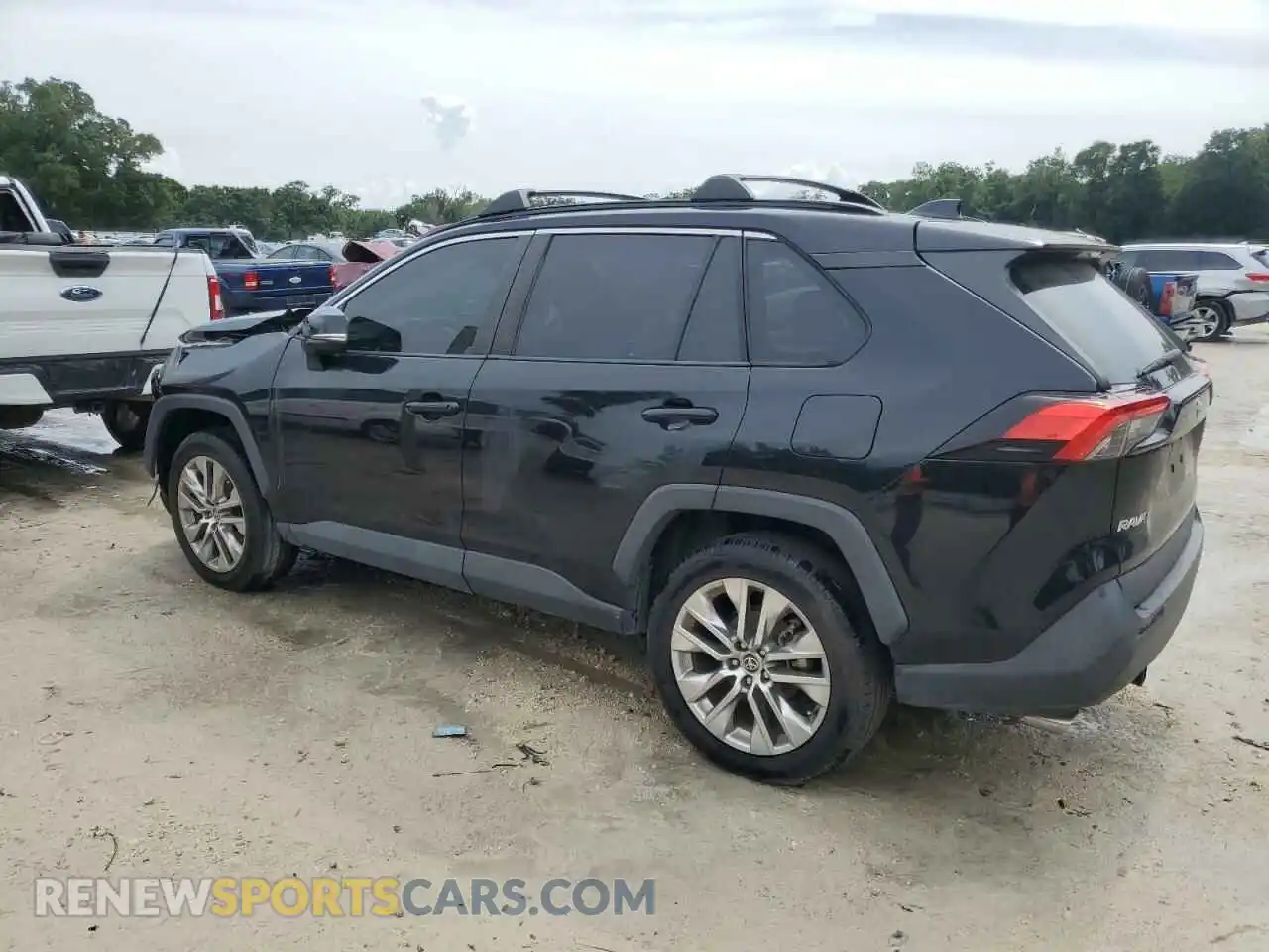 2 Photograph of a damaged car 2T3C1RFV2MC125201 TOYOTA RAV4 2021
