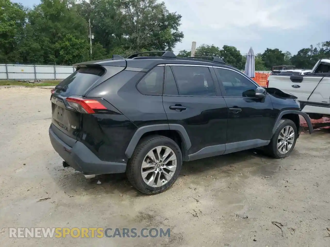 3 Photograph of a damaged car 2T3C1RFV2MC125201 TOYOTA RAV4 2021