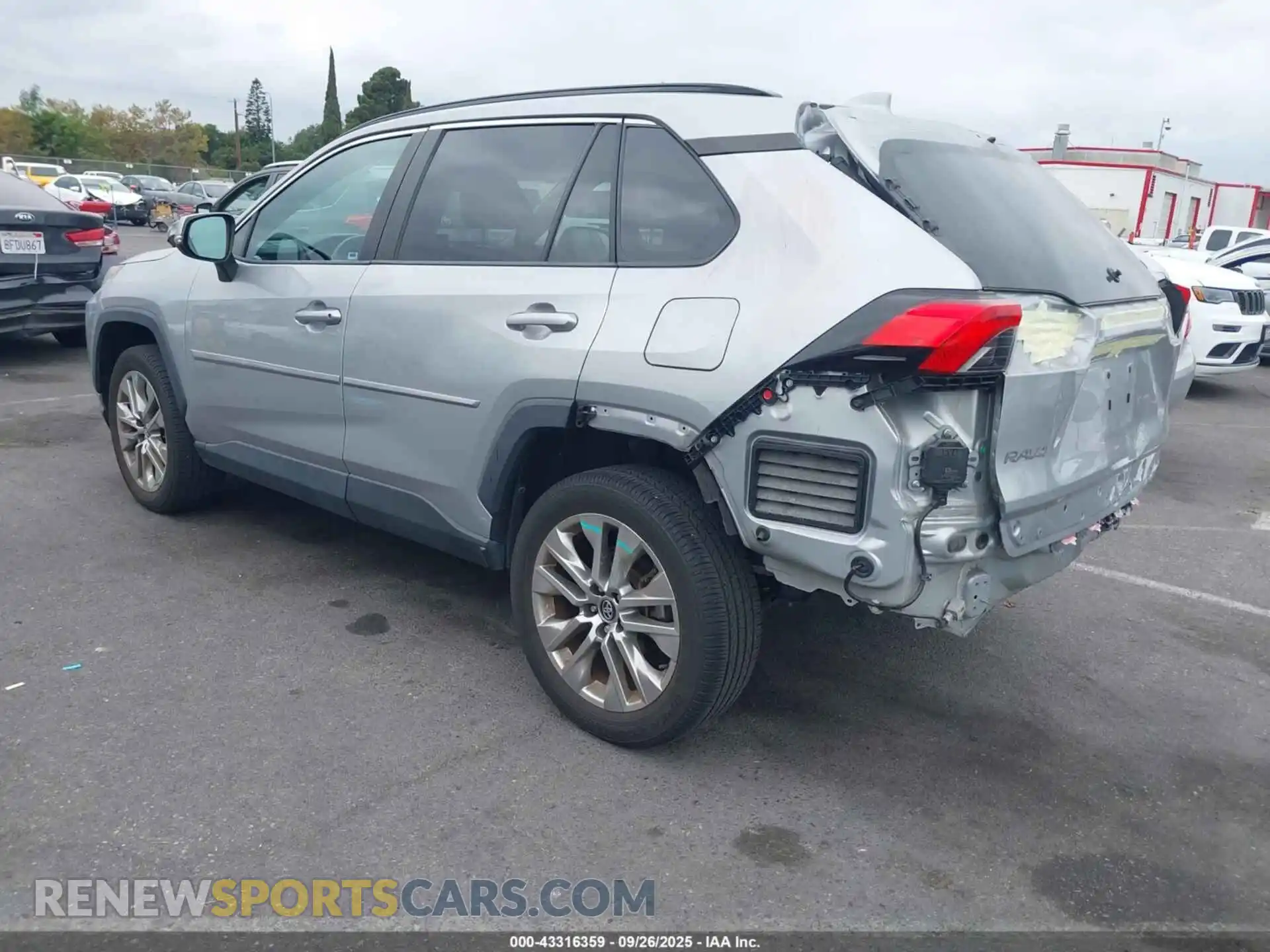 3 Photograph of a damaged car 2T3C1RFV2MW117016 TOYOTA RAV4 2021