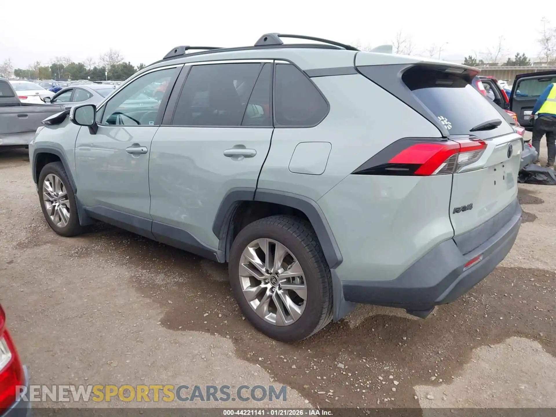 3 Photograph of a damaged car 2T3C1RFV2MW144152 TOYOTA RAV4 2021