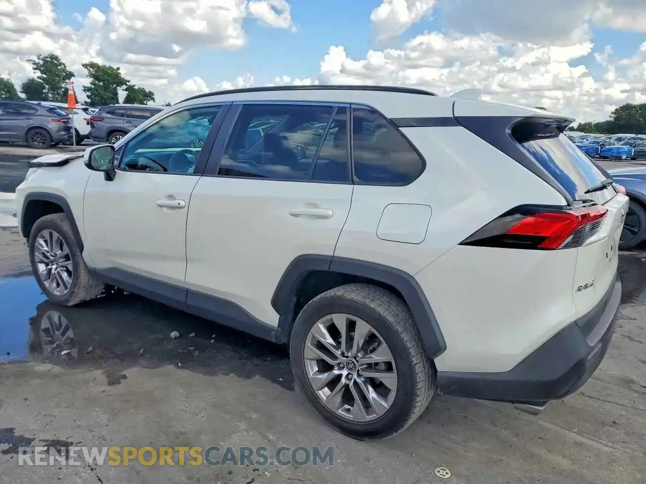 2 Photograph of a damaged car 2T3C1RFV2MW171111 TOYOTA RAV4 2021