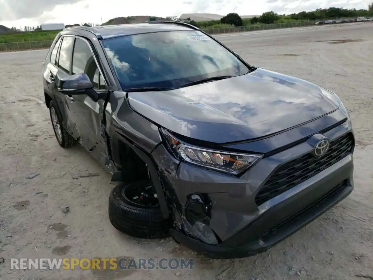1 Photograph of a damaged car 2T3C1RFV3MC112604 TOYOTA RAV4 2021