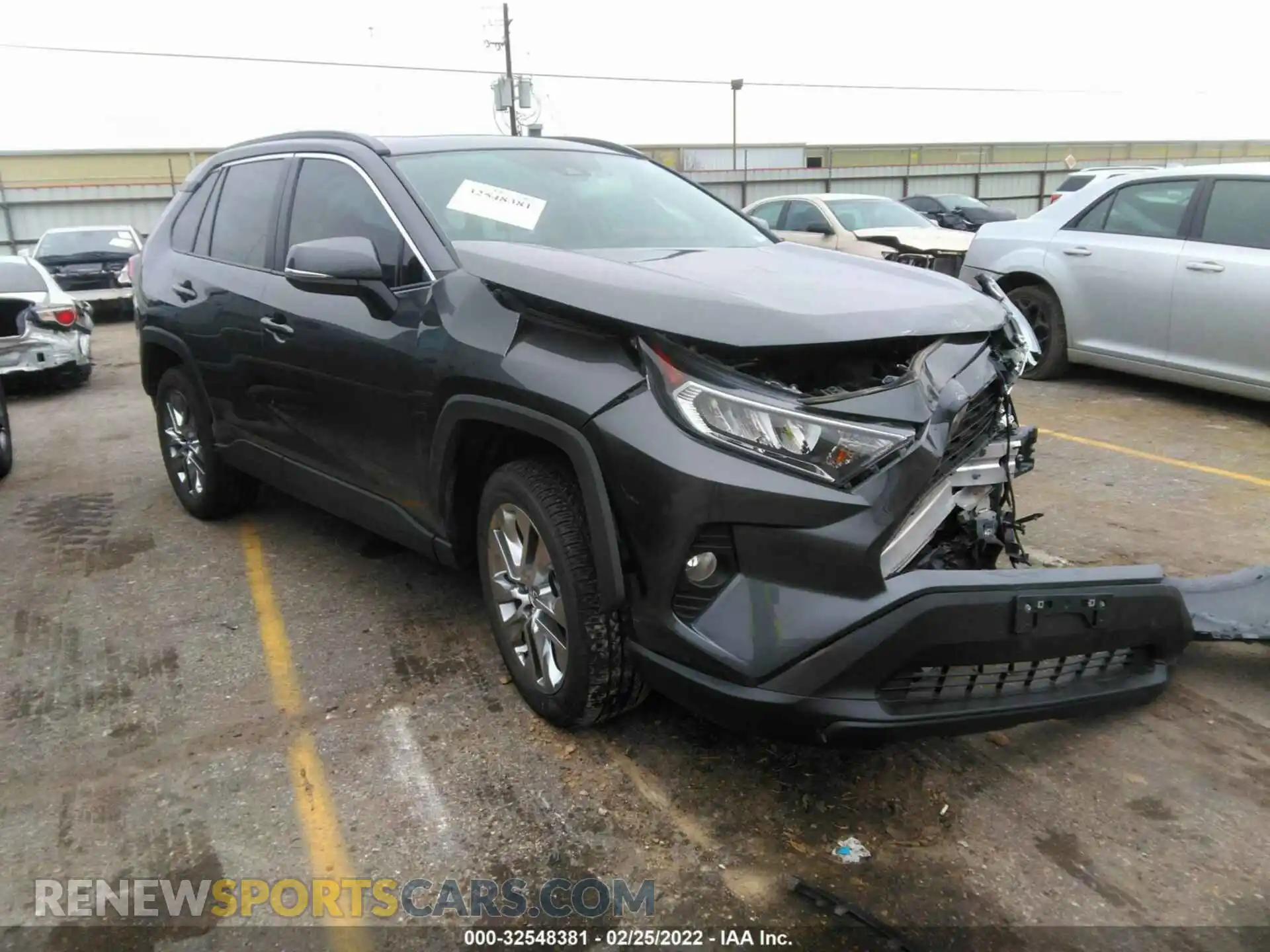 1 Photograph of a damaged car 2T3C1RFV4MC106598 TOYOTA RAV4 2021