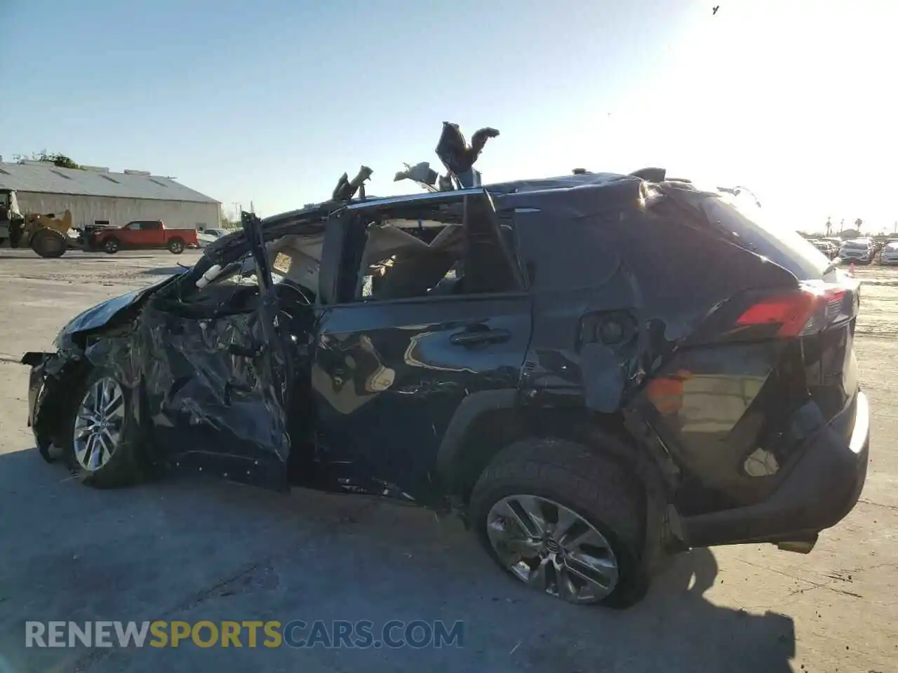 2 fotografías del automóvil dañado 2T3C1RFV4MC107685 TOYOTA RAV4 2021