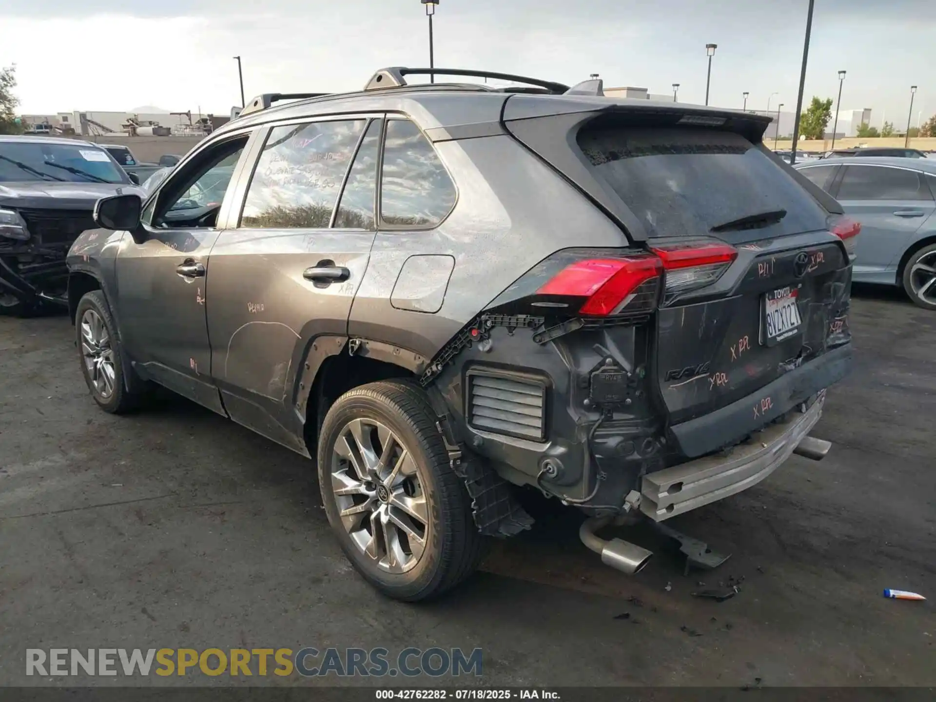 3 Photograph of a damaged car 2T3C1RFV4MC137558 TOYOTA RAV4 2021