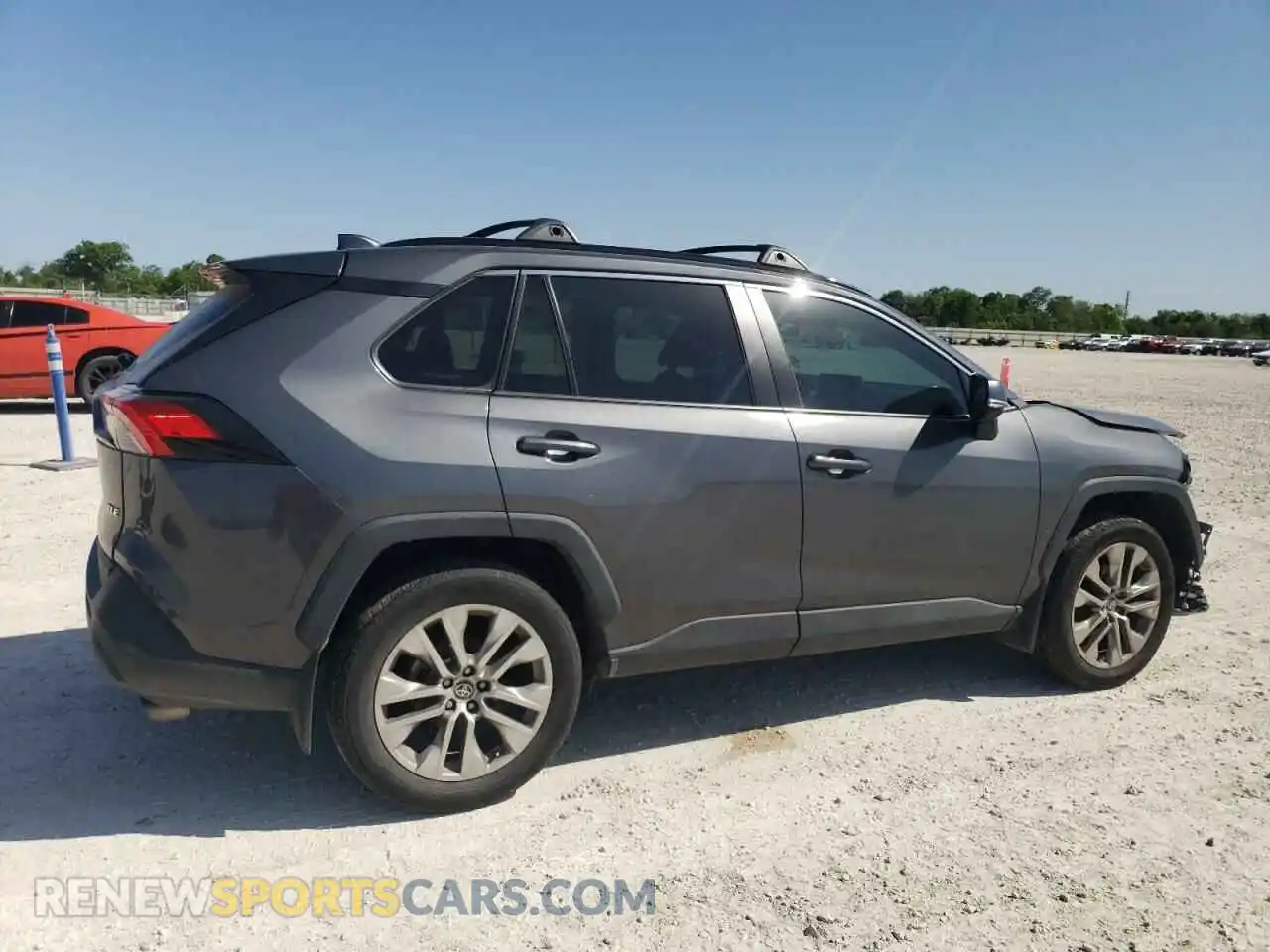 3 Photograph of a damaged car 2T3C1RFV4MW152088 TOYOTA RAV4 2021
