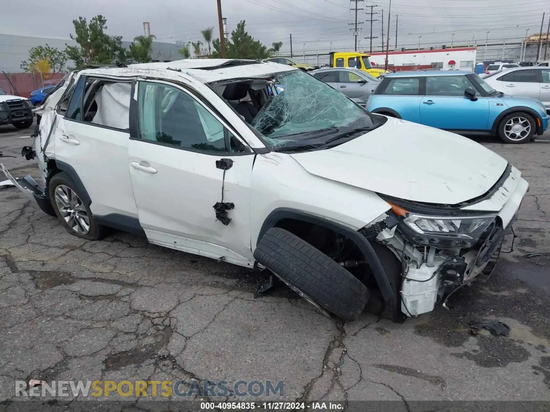 1 Photograph of a damaged car 2T3C1RFV4MW171823 TOYOTA RAV4 2021