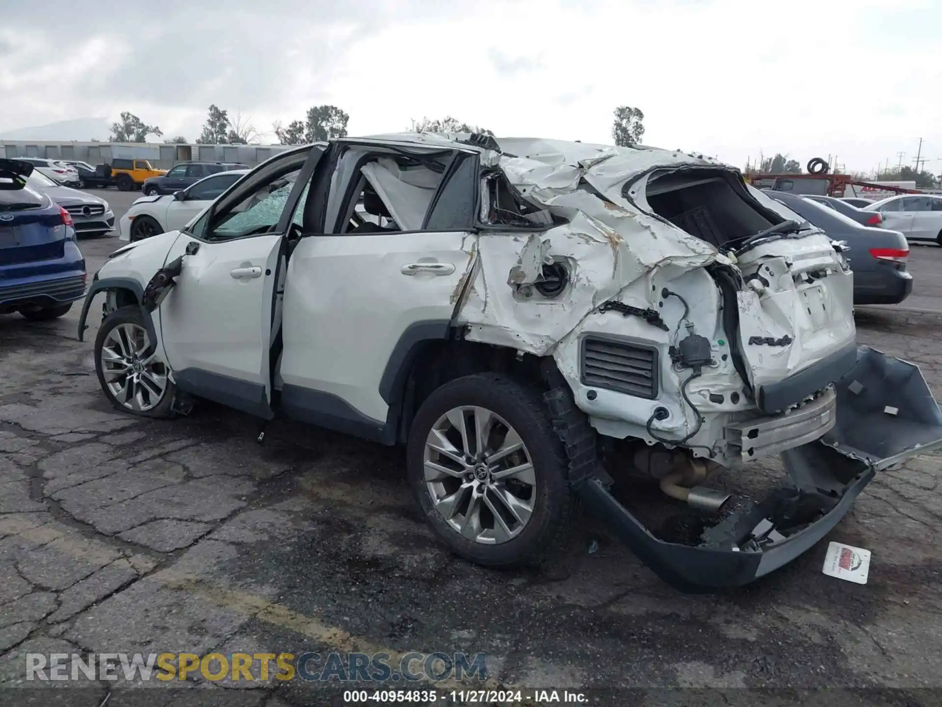 3 Photograph of a damaged car 2T3C1RFV4MW171823 TOYOTA RAV4 2021