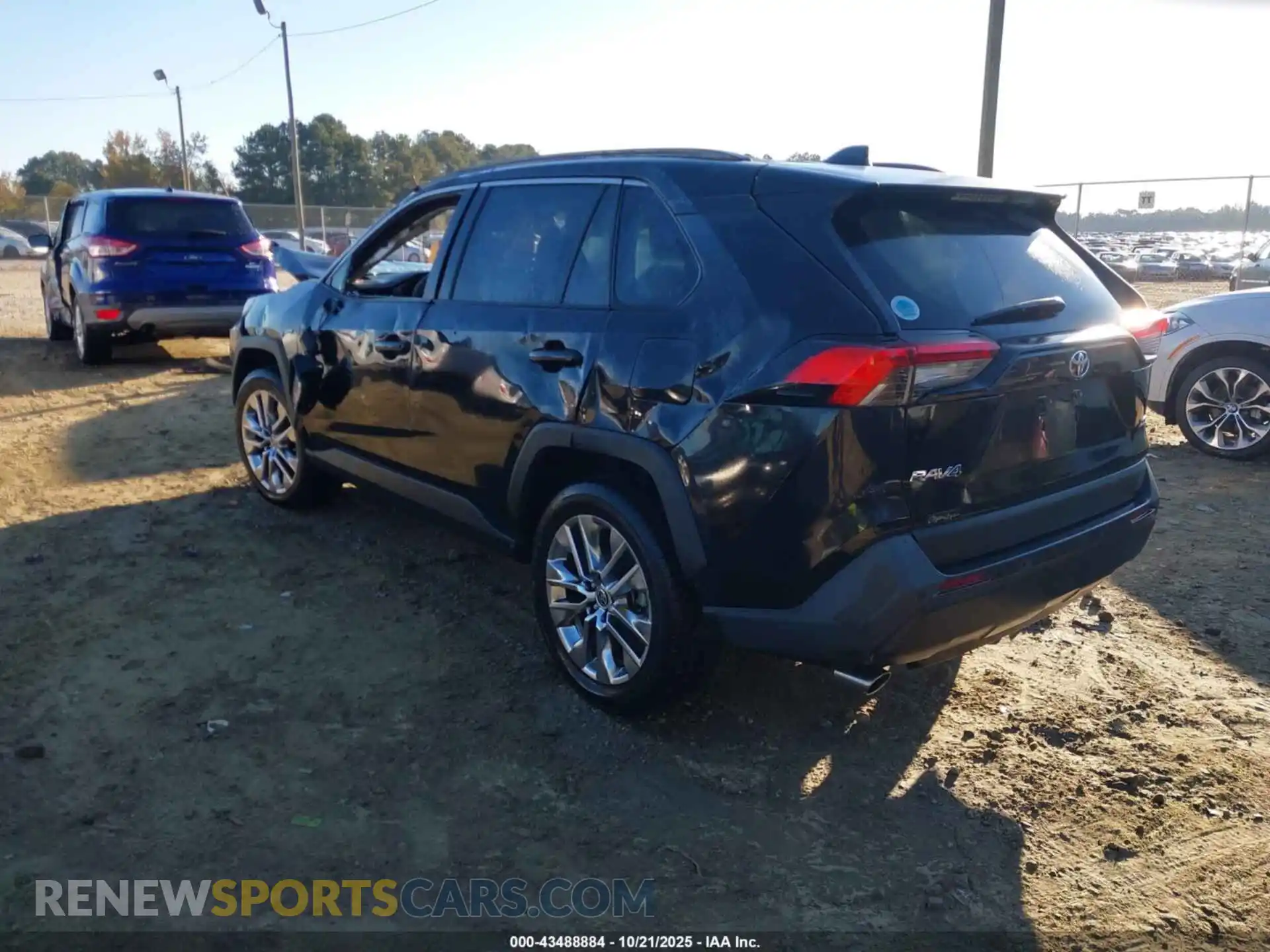 3 Photograph of a damaged car 2T3C1RFV5MC172349 TOYOTA RAV4 2021