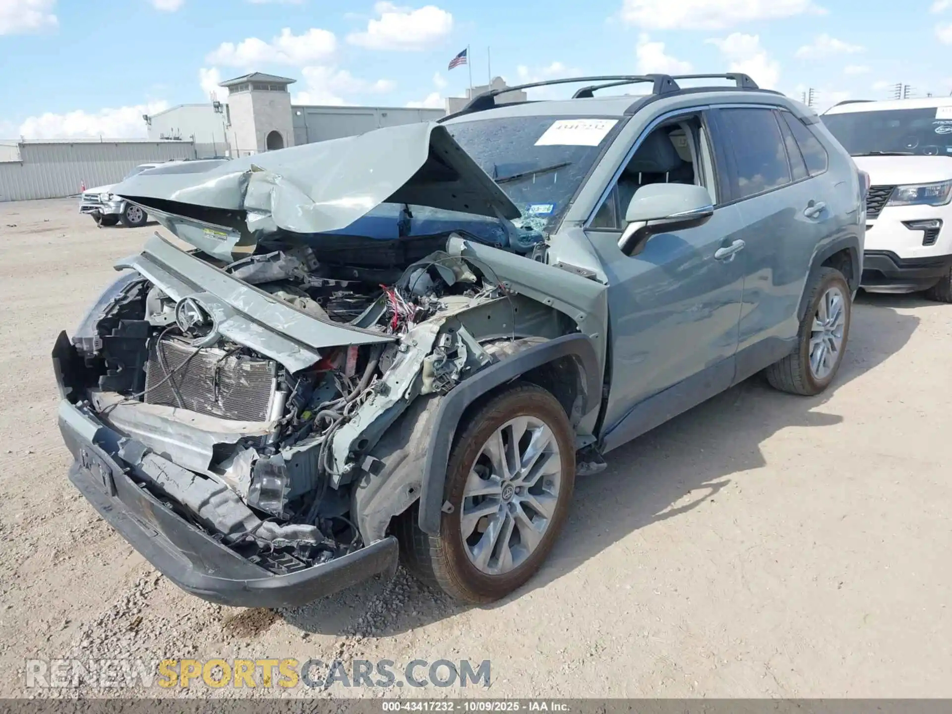 2 Photograph of a damaged car 2T3C1RFV5MW117642 TOYOTA RAV4 2021