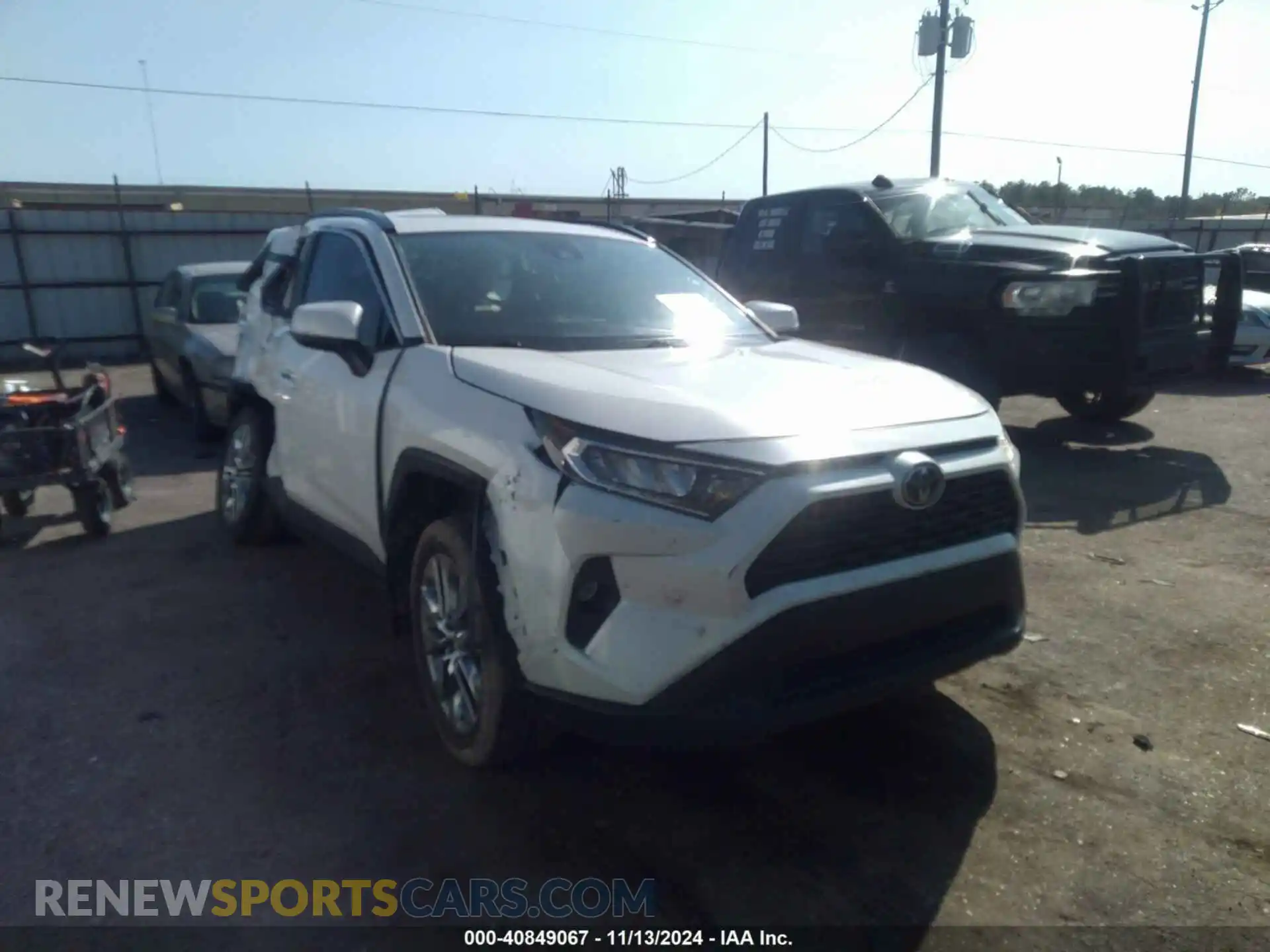 1 Photograph of a damaged car 2T3C1RFV5MW158076 TOYOTA RAV4 2021