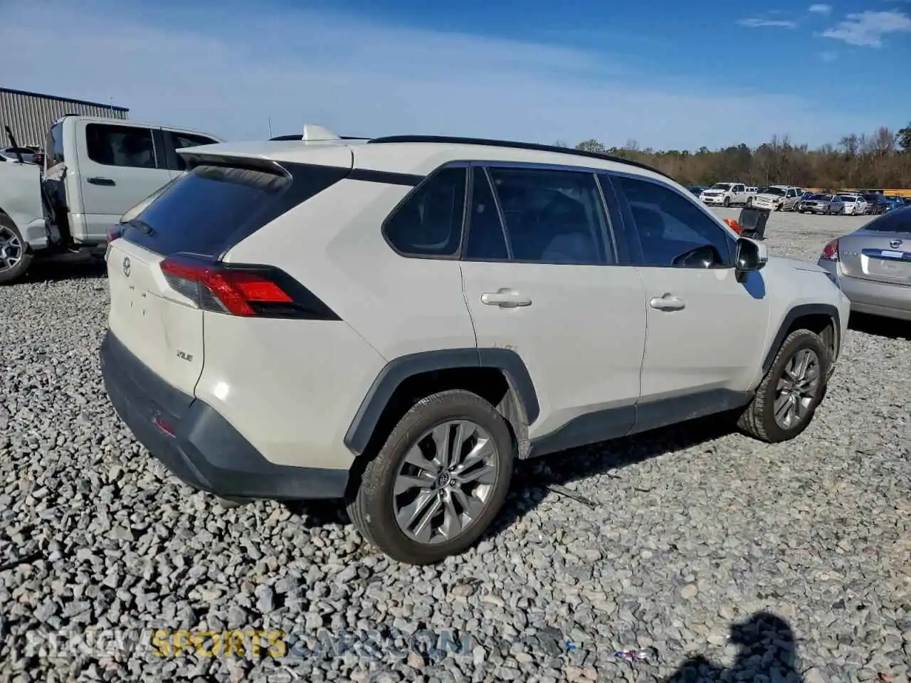 3 Photograph of a damaged car 2T3C1RFV5MW158577 TOYOTA RAV4 2021