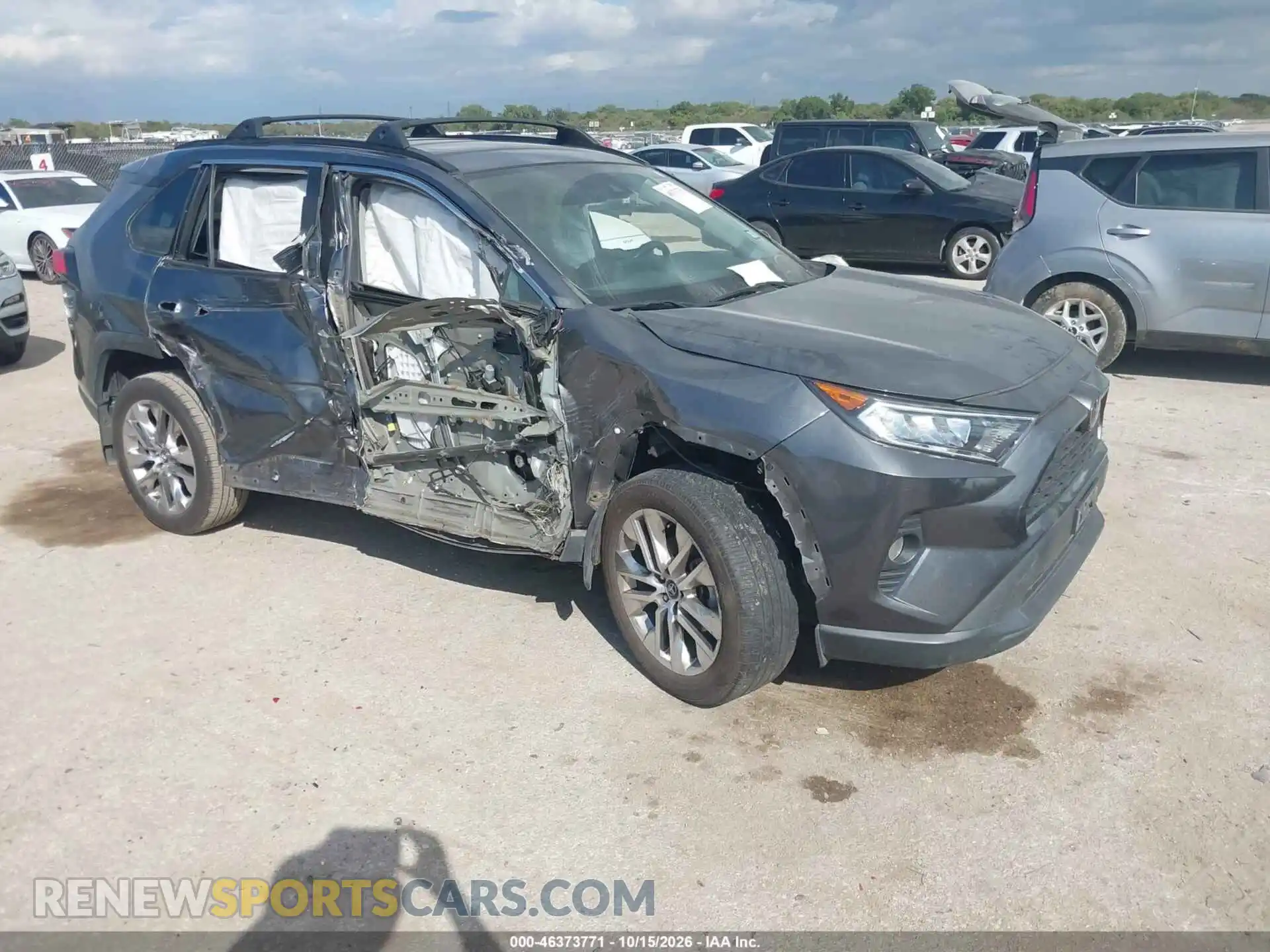 1 Photograph of a damaged car 2T3C1RFV6MC094700 TOYOTA RAV4 2021
