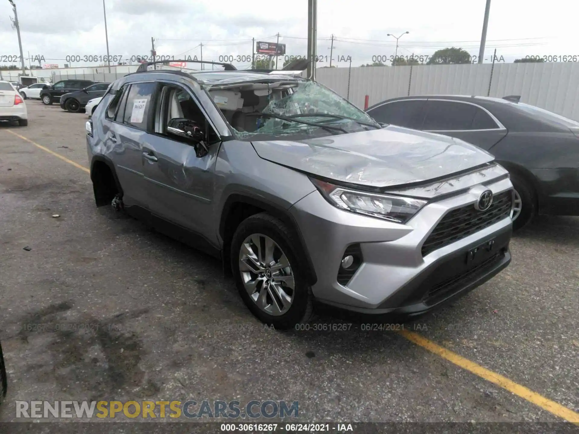 1 Photograph of a damaged car 2T3C1RFV6MC099041 TOYOTA RAV4 2021