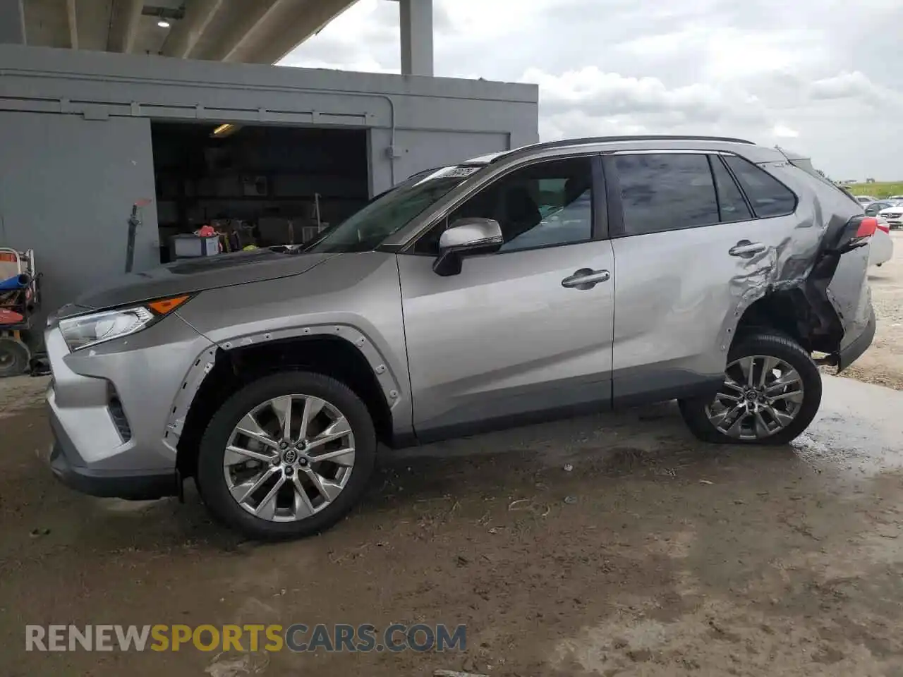1 Photograph of a damaged car 2T3C1RFV7MC107471 TOYOTA RAV4 2021