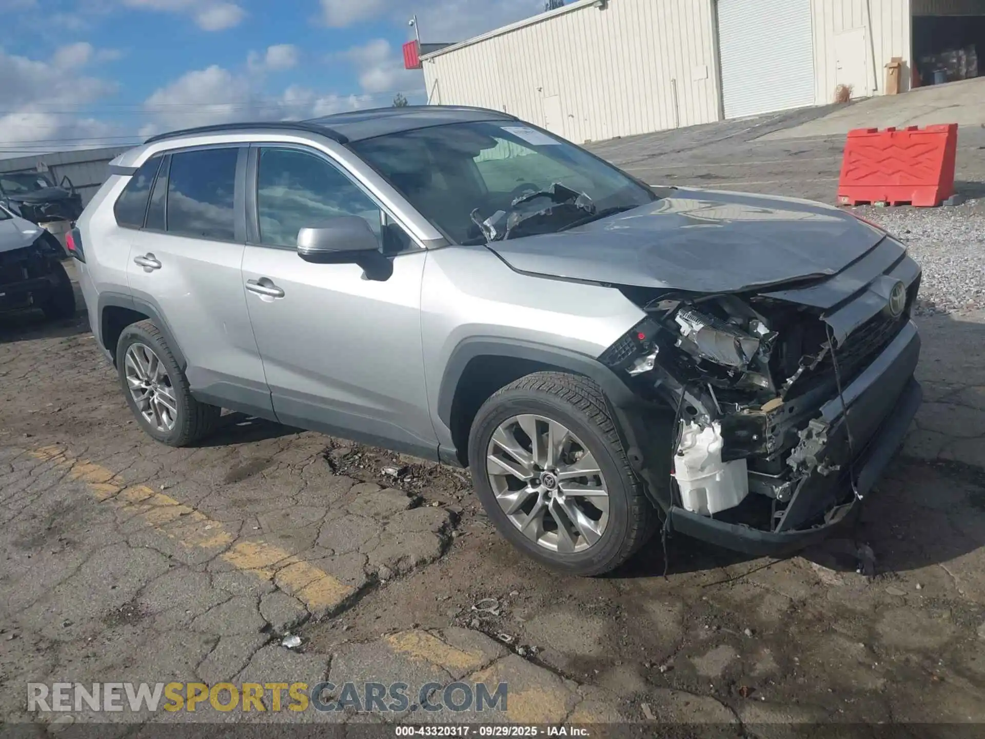 1 Photograph of a damaged car 2T3C1RFV7MC136050 TOYOTA RAV4 2021
