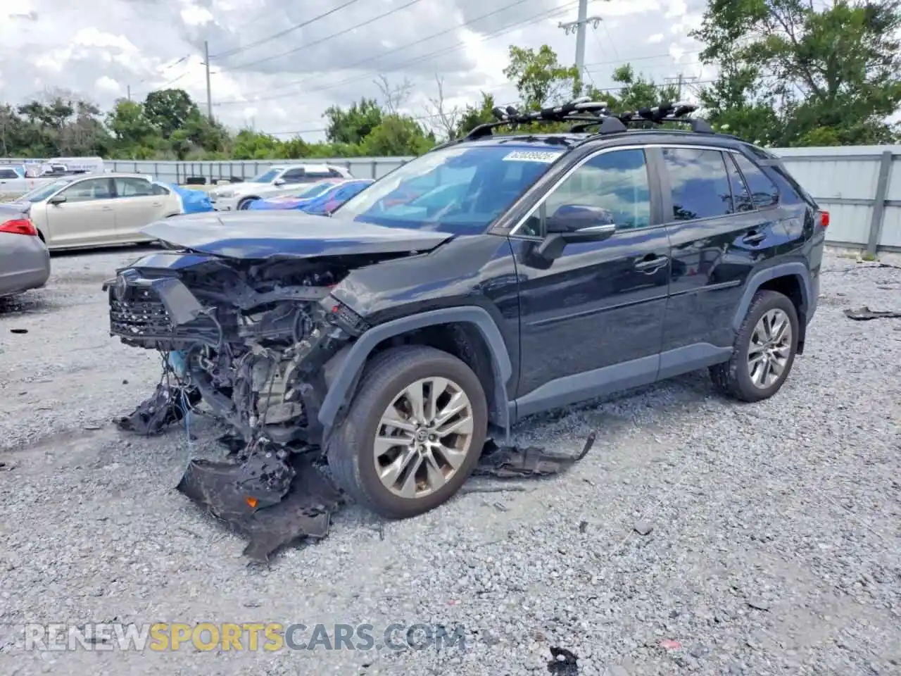 1 Photograph of a damaged car 2T3C1RFV7MC137960 TOYOTA RAV4 2021