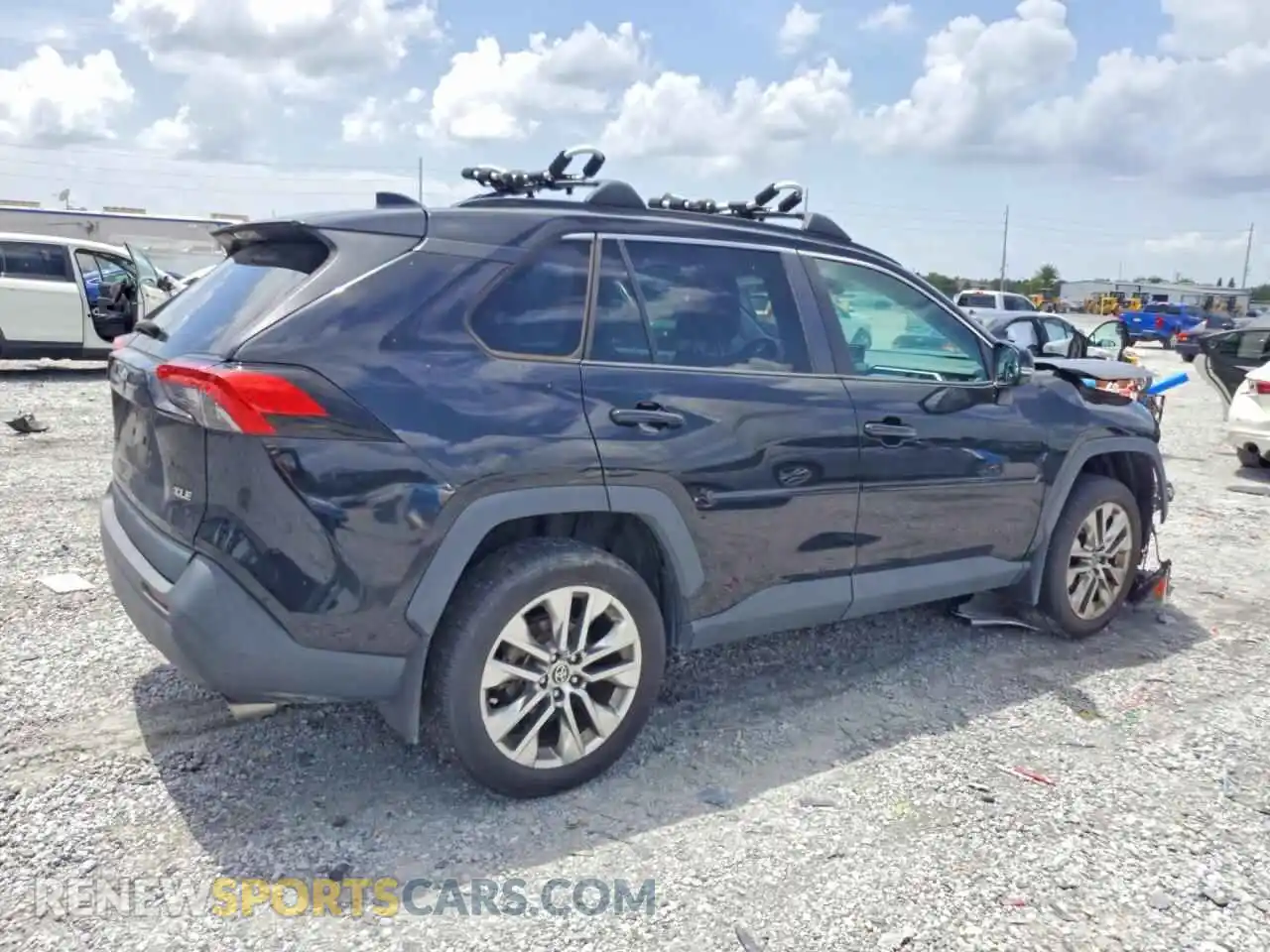 3 Photograph of a damaged car 2T3C1RFV7MC137960 TOYOTA RAV4 2021