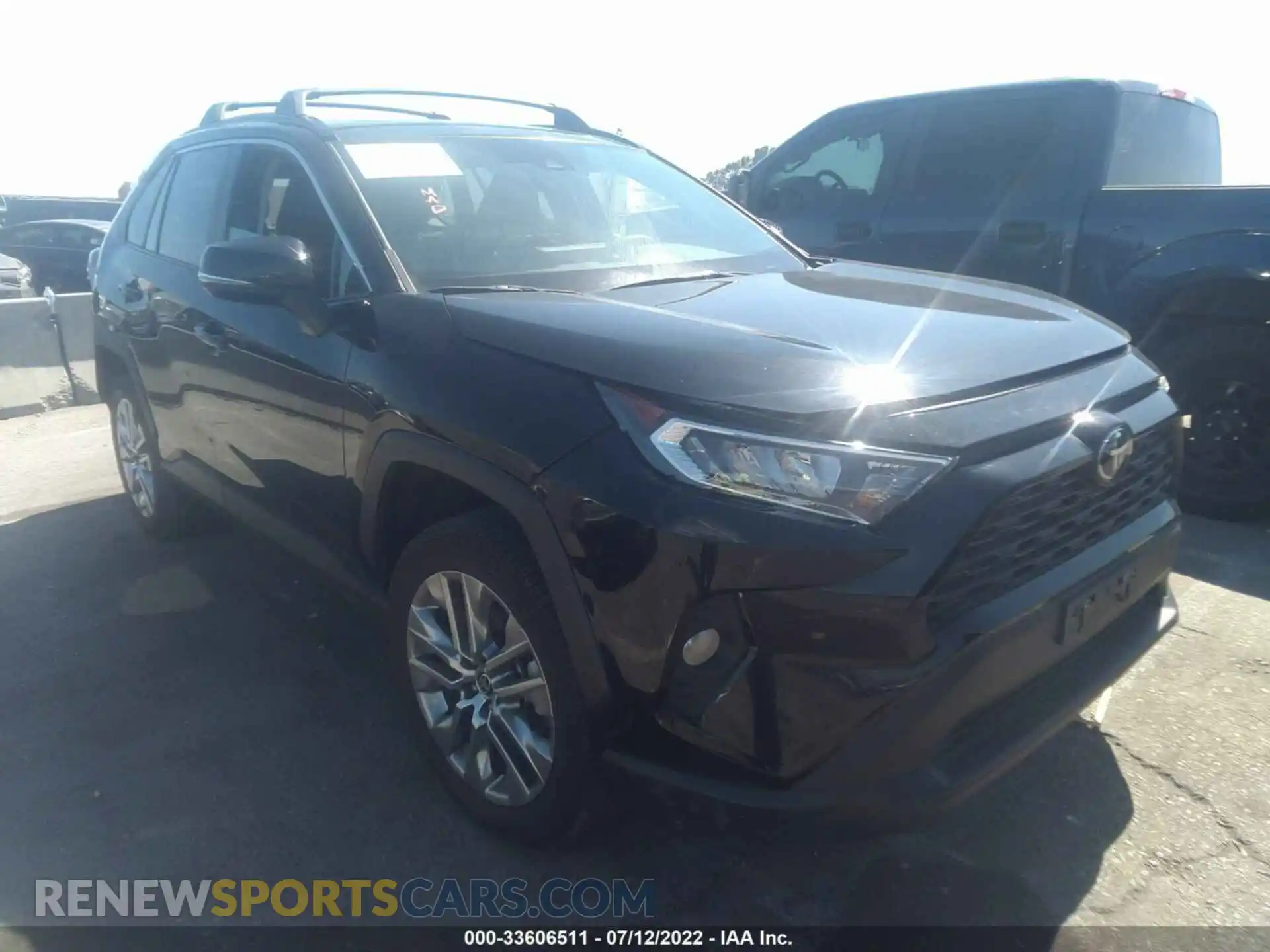 1 Photograph of a damaged car 2T3C1RFV8MC172409 TOYOTA RAV4 2021