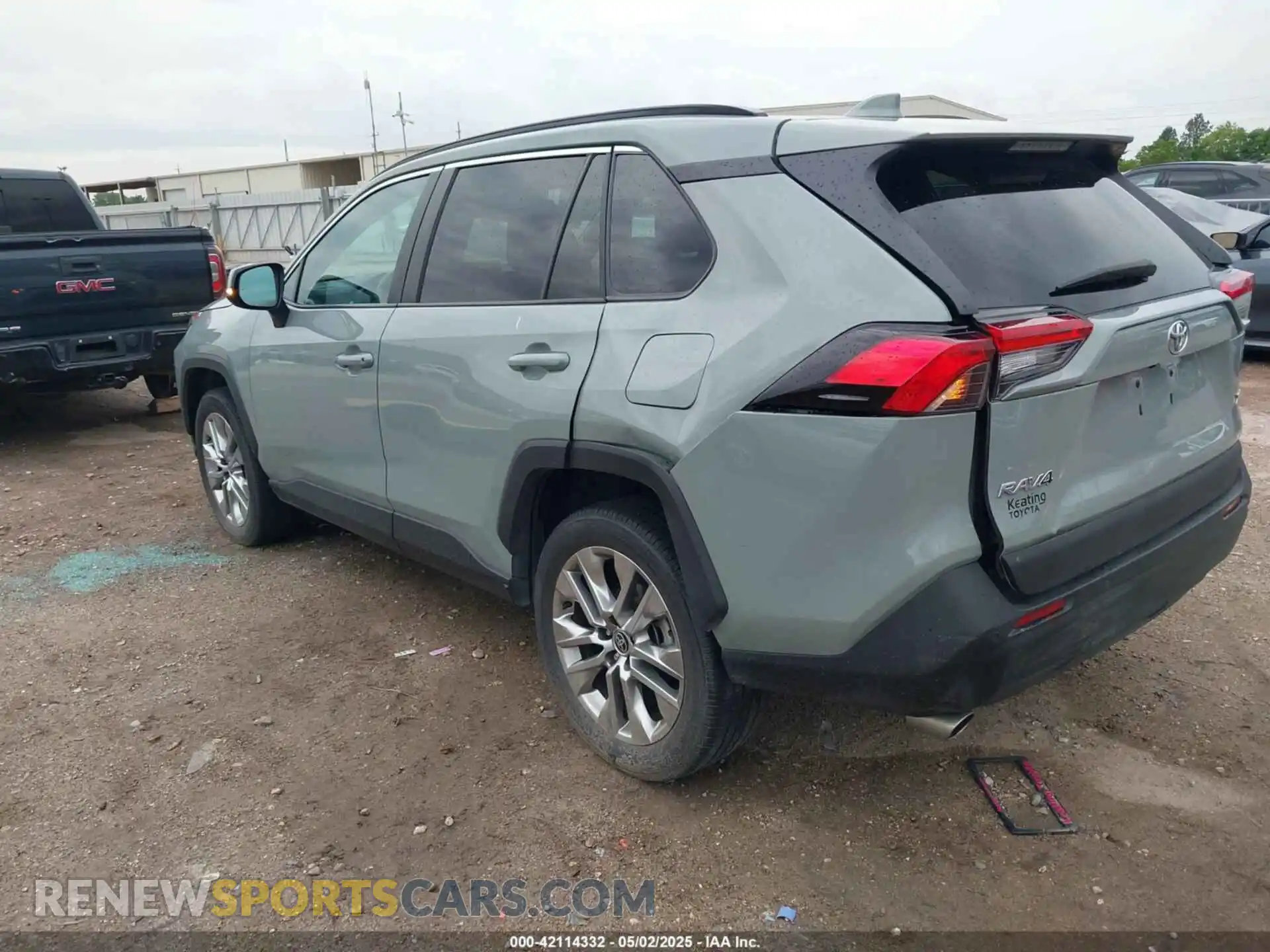 3 Photograph of a damaged car 2T3C1RFV8MW131096 TOYOTA RAV4 2021