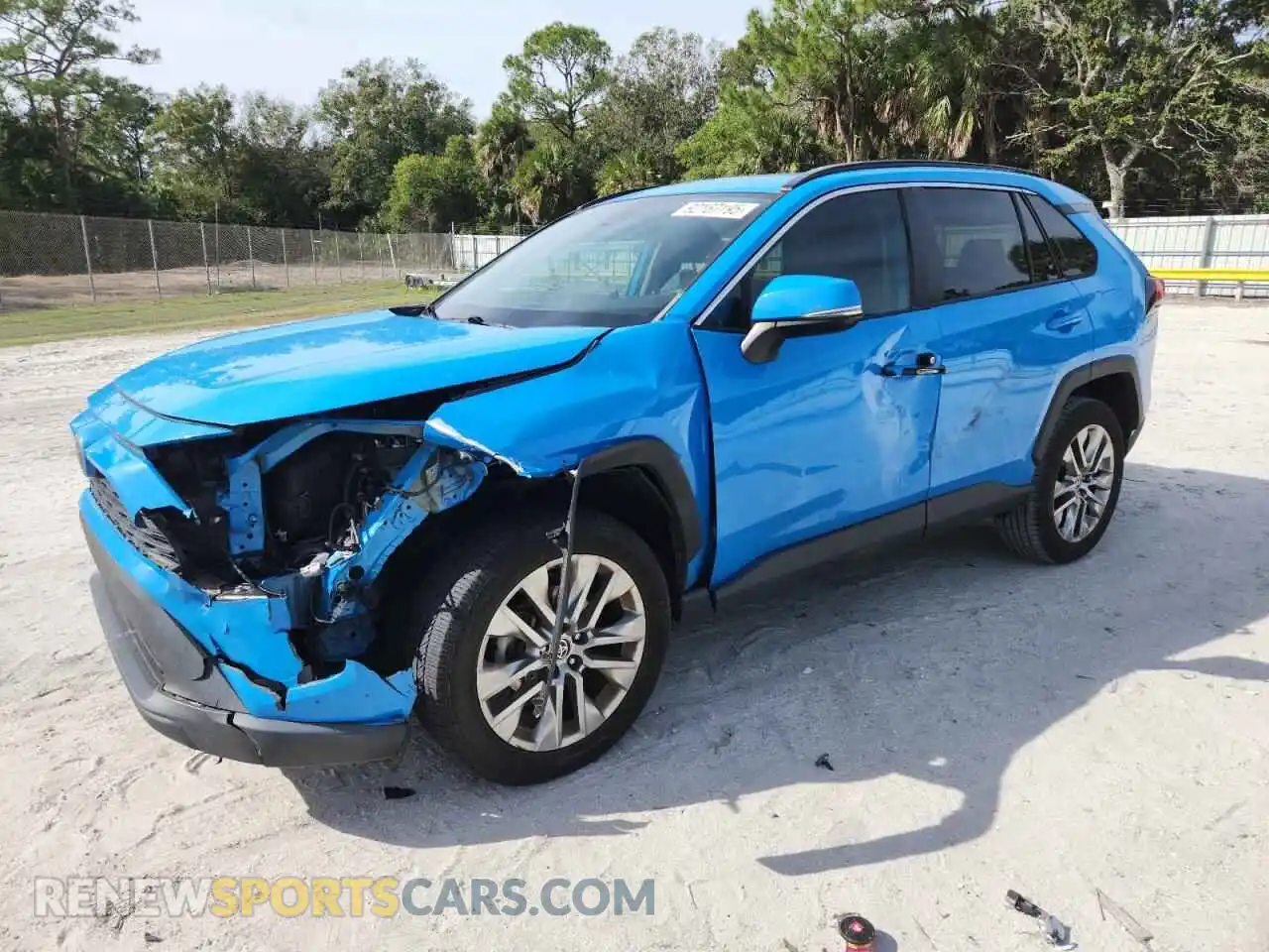 1 Photograph of a damaged car 2T3C1RFV8MW132720 TOYOTA RAV4 2021