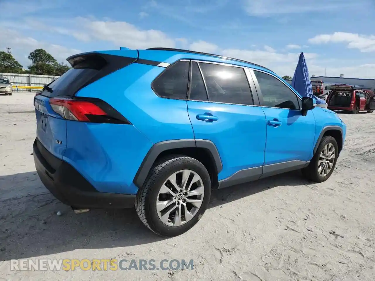 3 Photograph of a damaged car 2T3C1RFV8MW132720 TOYOTA RAV4 2021