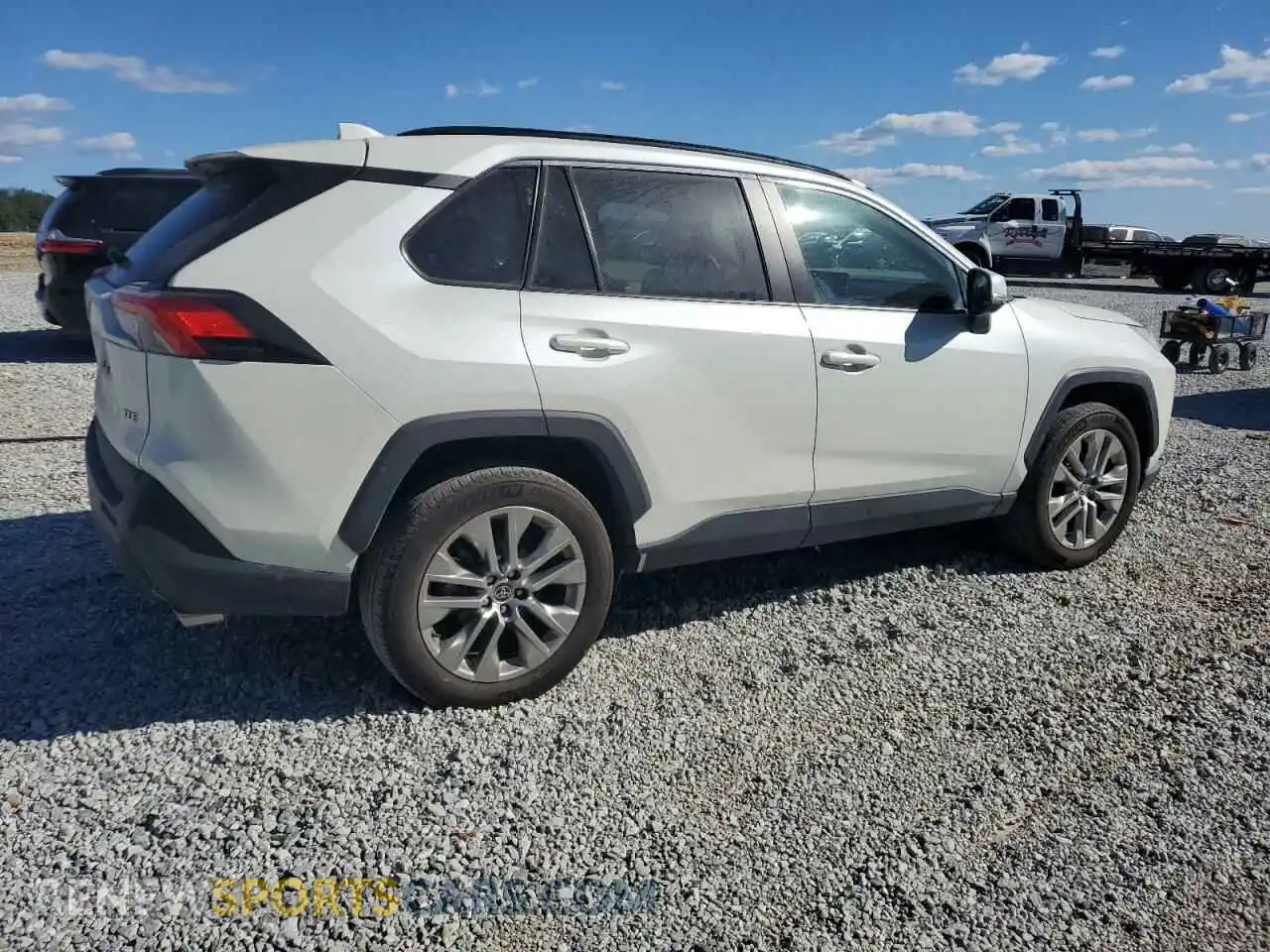 3 Photograph of a damaged car 2T3C1RFV8MW138467 TOYOTA RAV4 2021