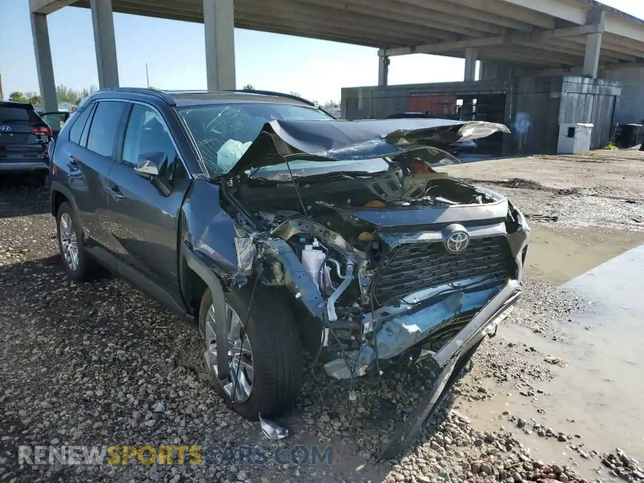 1 Photograph of a damaged car 2T3C1RFV8MW146083 TOYOTA RAV4 2021